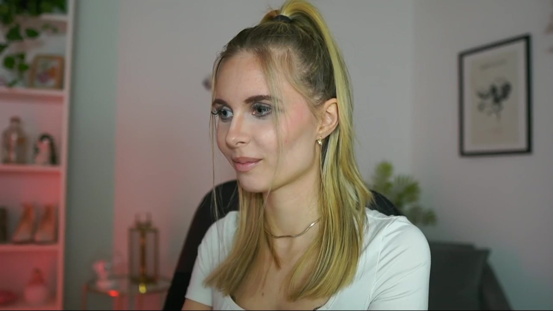 Gallery image thumbnail from Catecrago_'s myfreecams stream on, 02/19/2025, 14:54 image 6 of 20