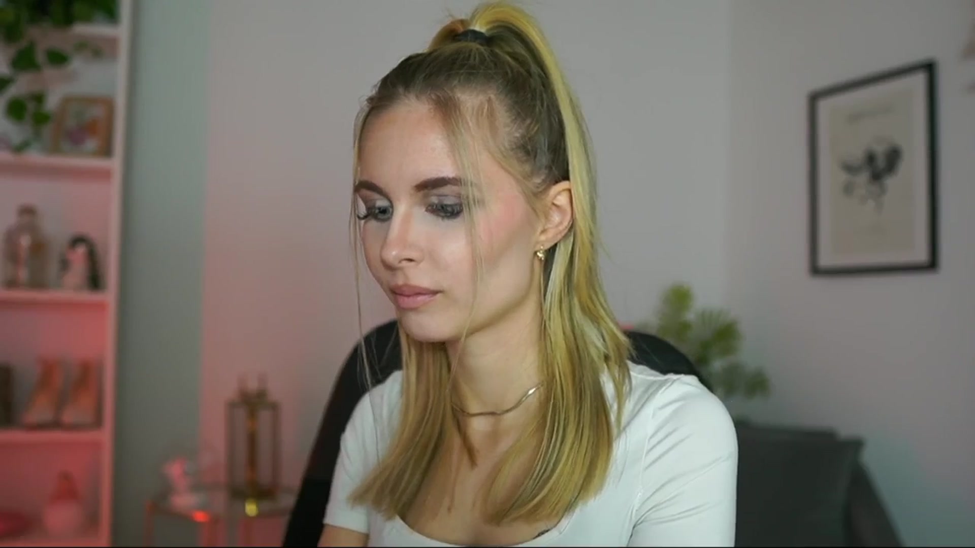 Gallery image thumbnail from Catecrago_'s myfreecams stream on, 02/19/2025, 14:54 image 7 of 20