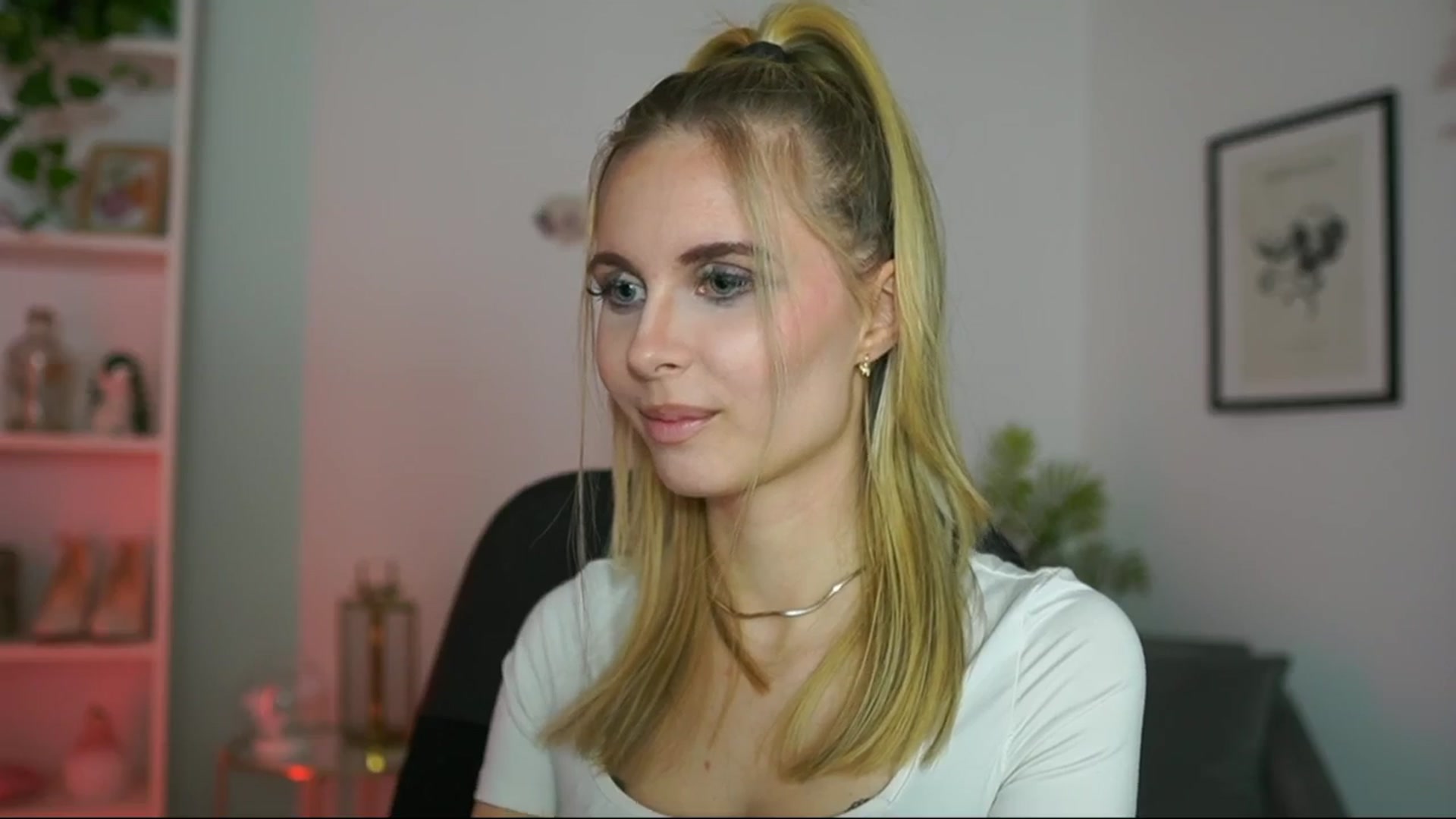Gallery image thumbnail from Catecrago_'s myfreecams stream on, 02/19/2025, 14:54 image 2 of 20
