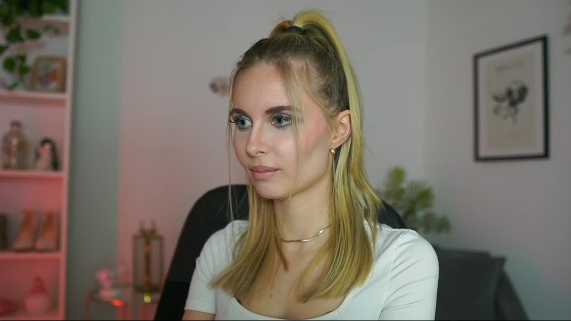Gallery image thumbnail from Catecrago_'s myfreecams stream on, 02/19/2025, 14:54 image 14 of 20