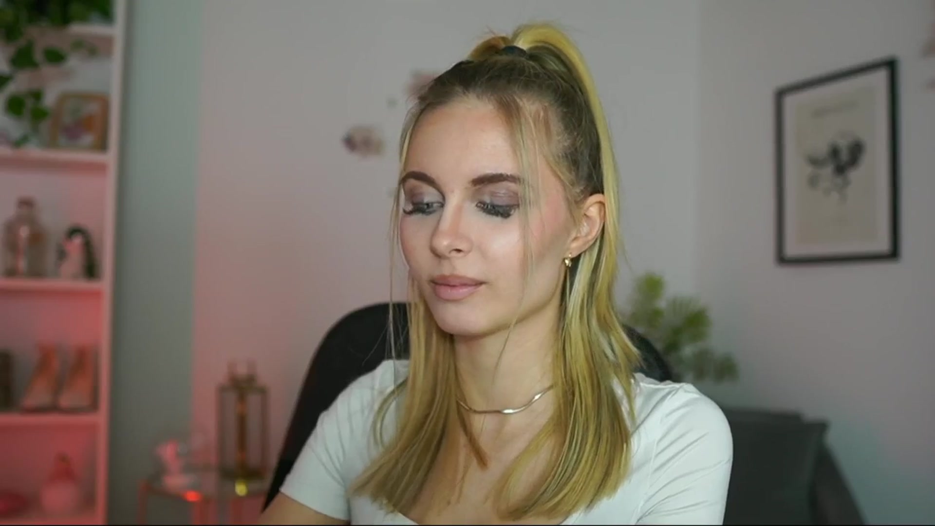 Gallery image thumbnail from Catecrago_'s myfreecams stream on, 02/19/2025, 14:54 image 15 of 20
