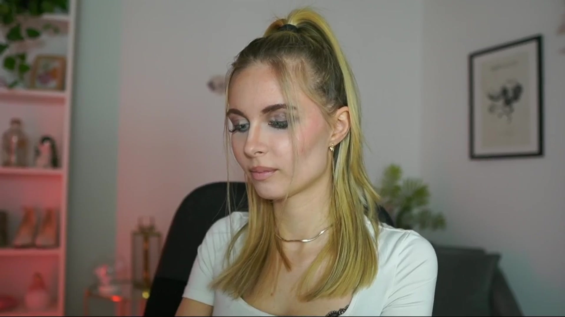Gallery image thumbnail from Catecrago_'s myfreecams stream on, 02/19/2025, 14:54 image 19 of 20