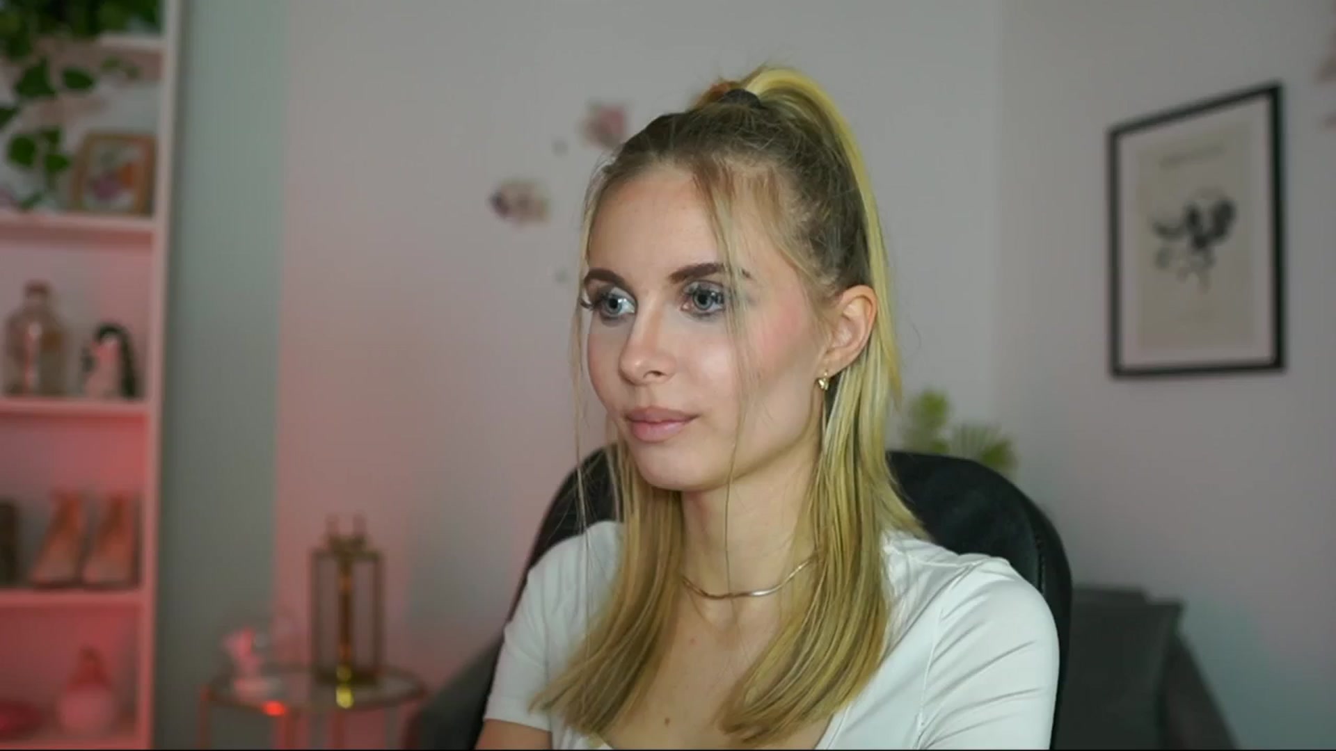 Gallery image thumbnail from Catecrago_'s myfreecams stream on, 02/19/2025, 15:40 image 10 of 20