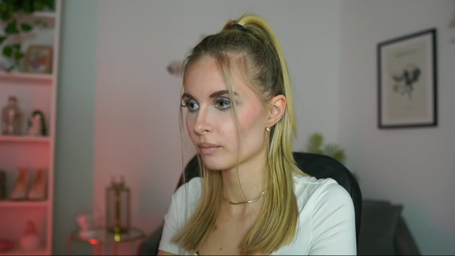 Gallery image thumbnail from Catecrago_'s myfreecams stream on, 02/19/2025, 15:40 image 1 of 20