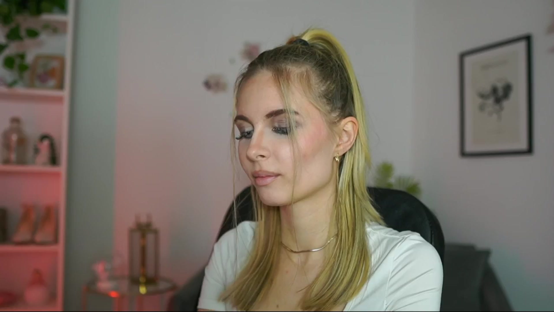 Gallery image thumbnail from Catecrago_'s myfreecams stream on, 02/19/2025, 15:40 image 14 of 20