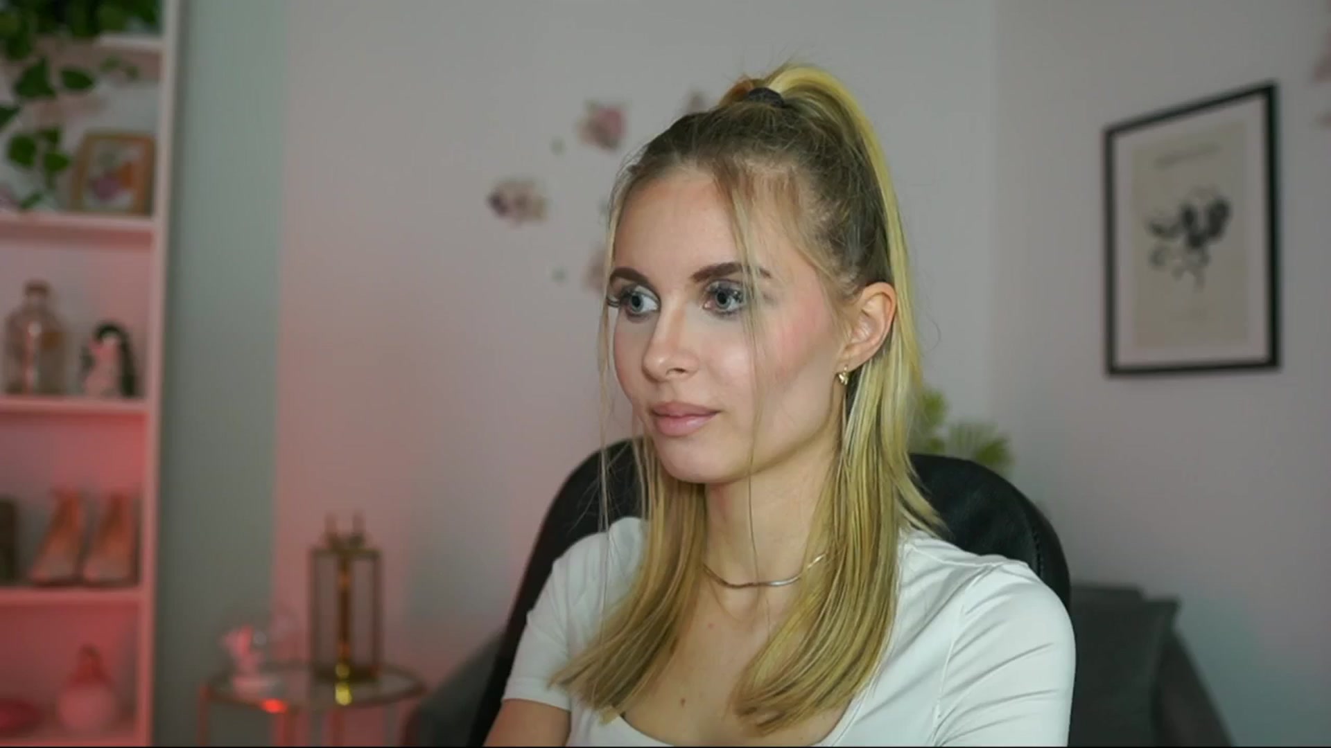 Gallery image thumbnail from Catecrago_'s myfreecams stream on, 02/19/2025, 15:40 image 8 of 20