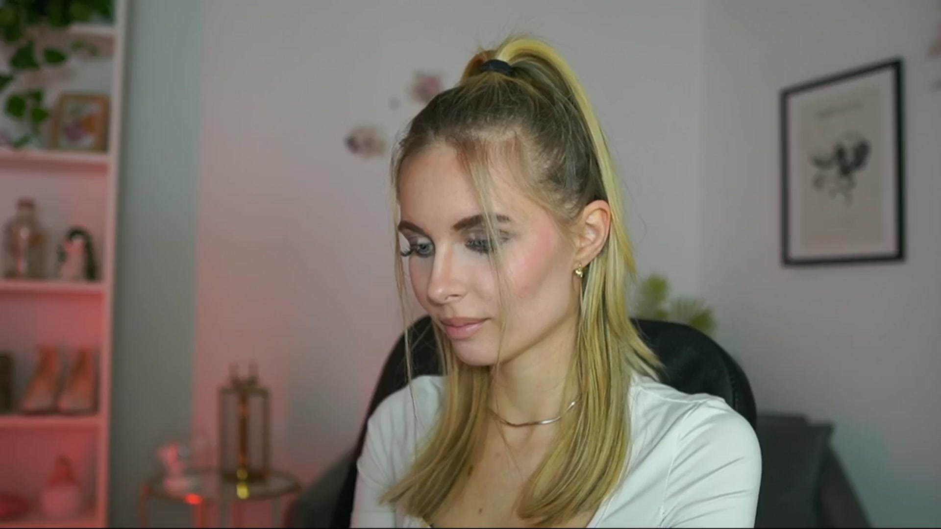 Gallery image thumbnail from Catecrago_'s myfreecams stream on, 02/19/2025, 15:40 image 9 of 20
