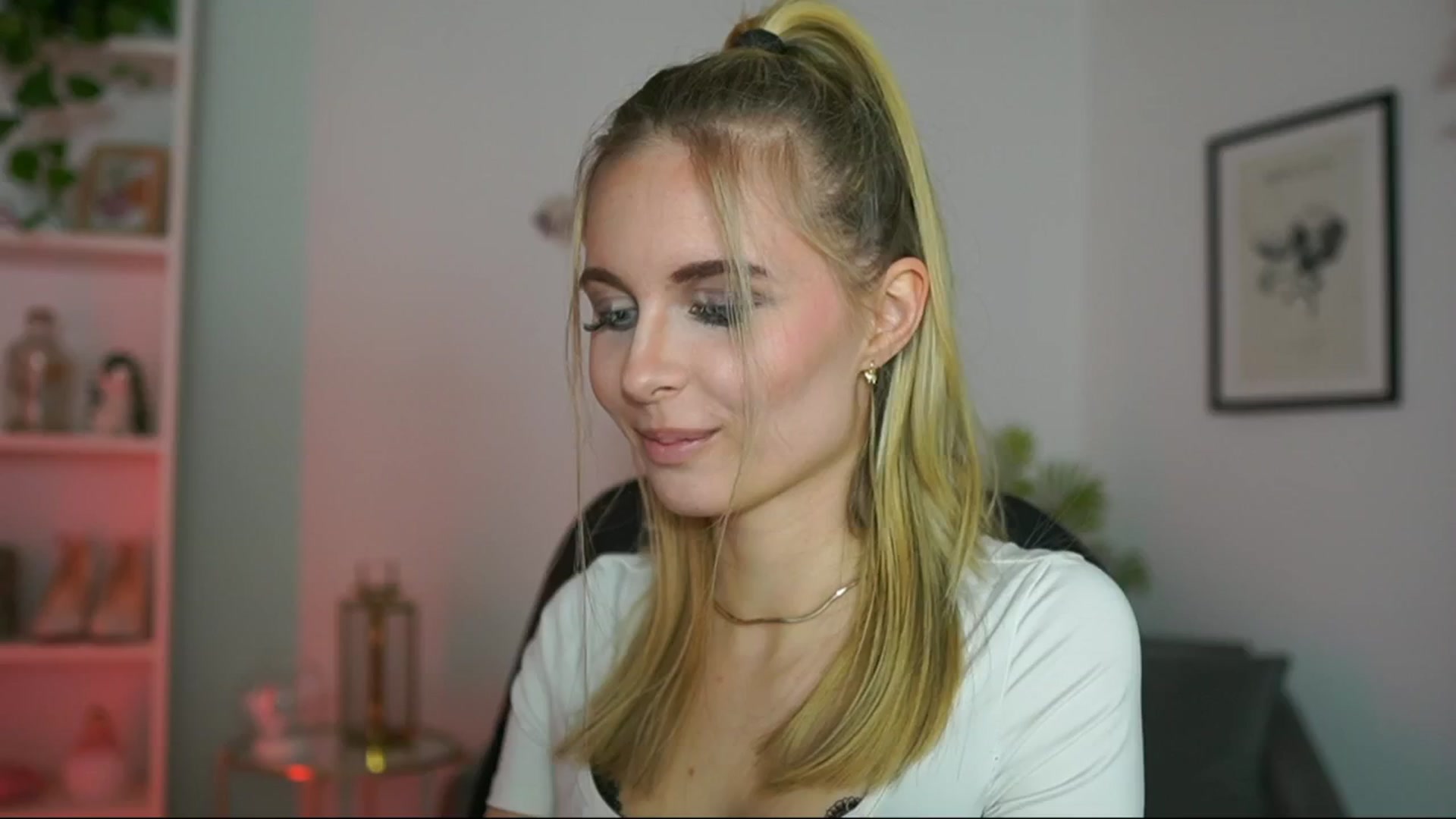 Gallery image thumbnail from Catecrago_'s myfreecams stream on, 02/19/2025, 16:08 image 10 of 20