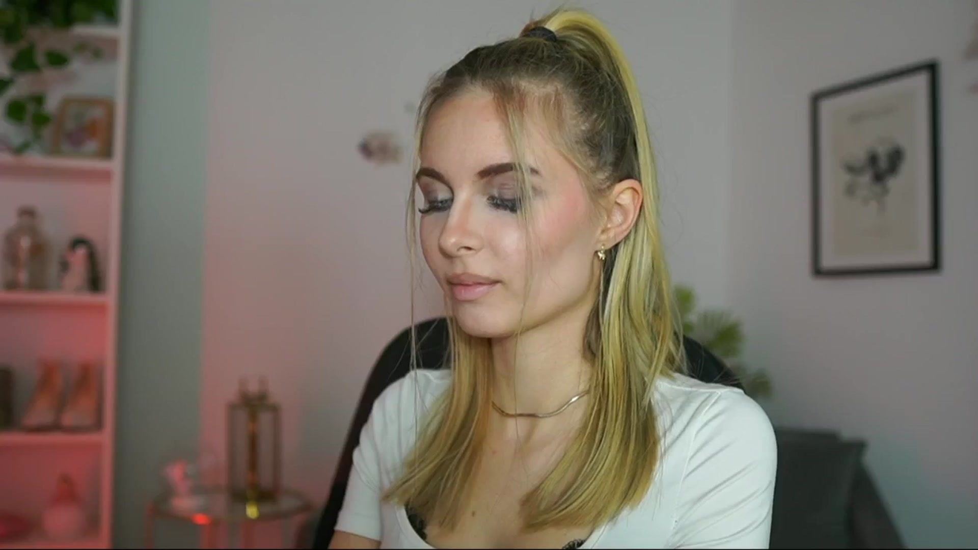Gallery image thumbnail from Catecrago_'s myfreecams stream on, 02/19/2025, 16:08 image 13 of 20