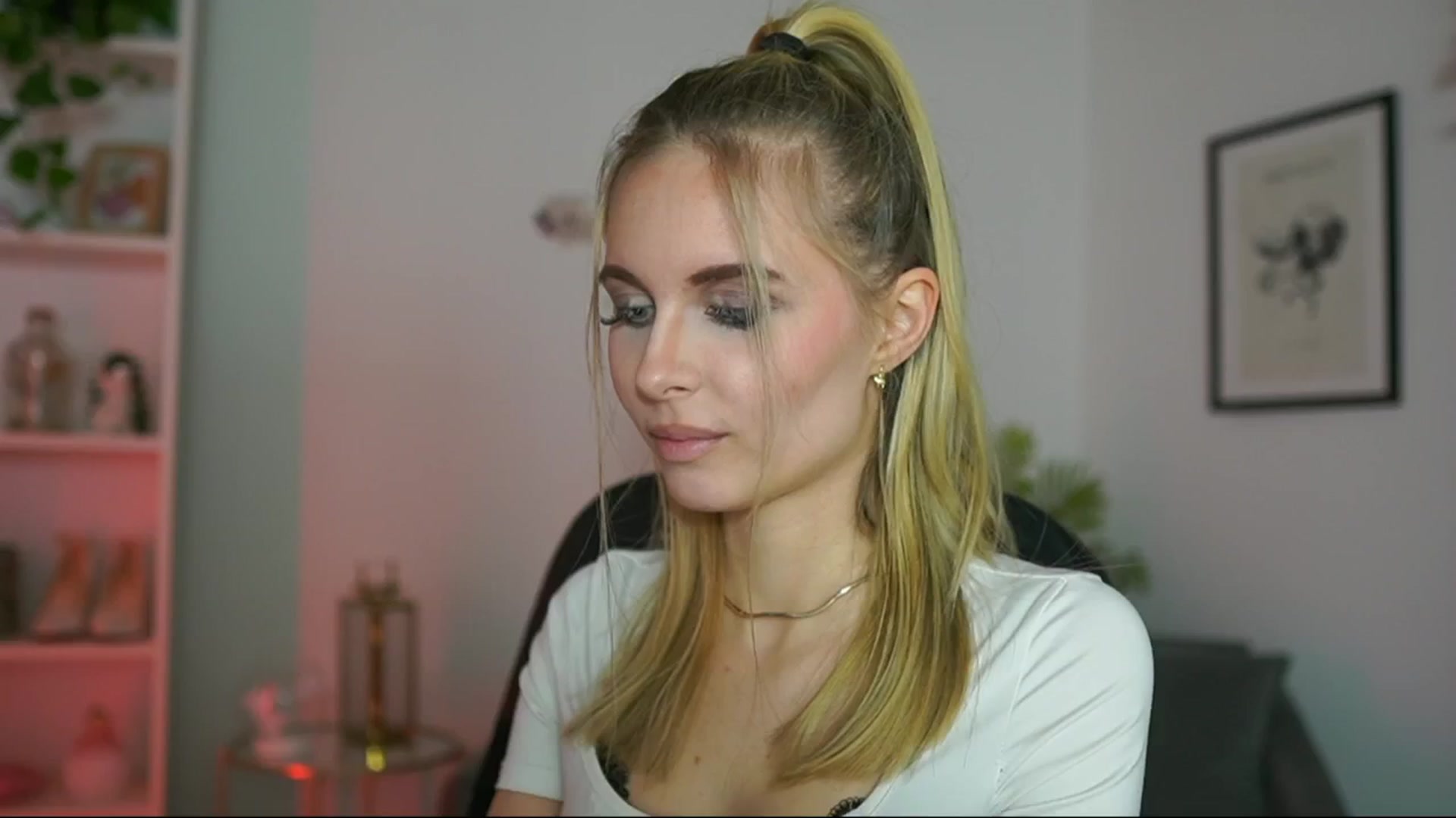 Gallery image thumbnail from Catecrago_'s myfreecams stream on, 02/19/2025, 16:08 image 12 of 20