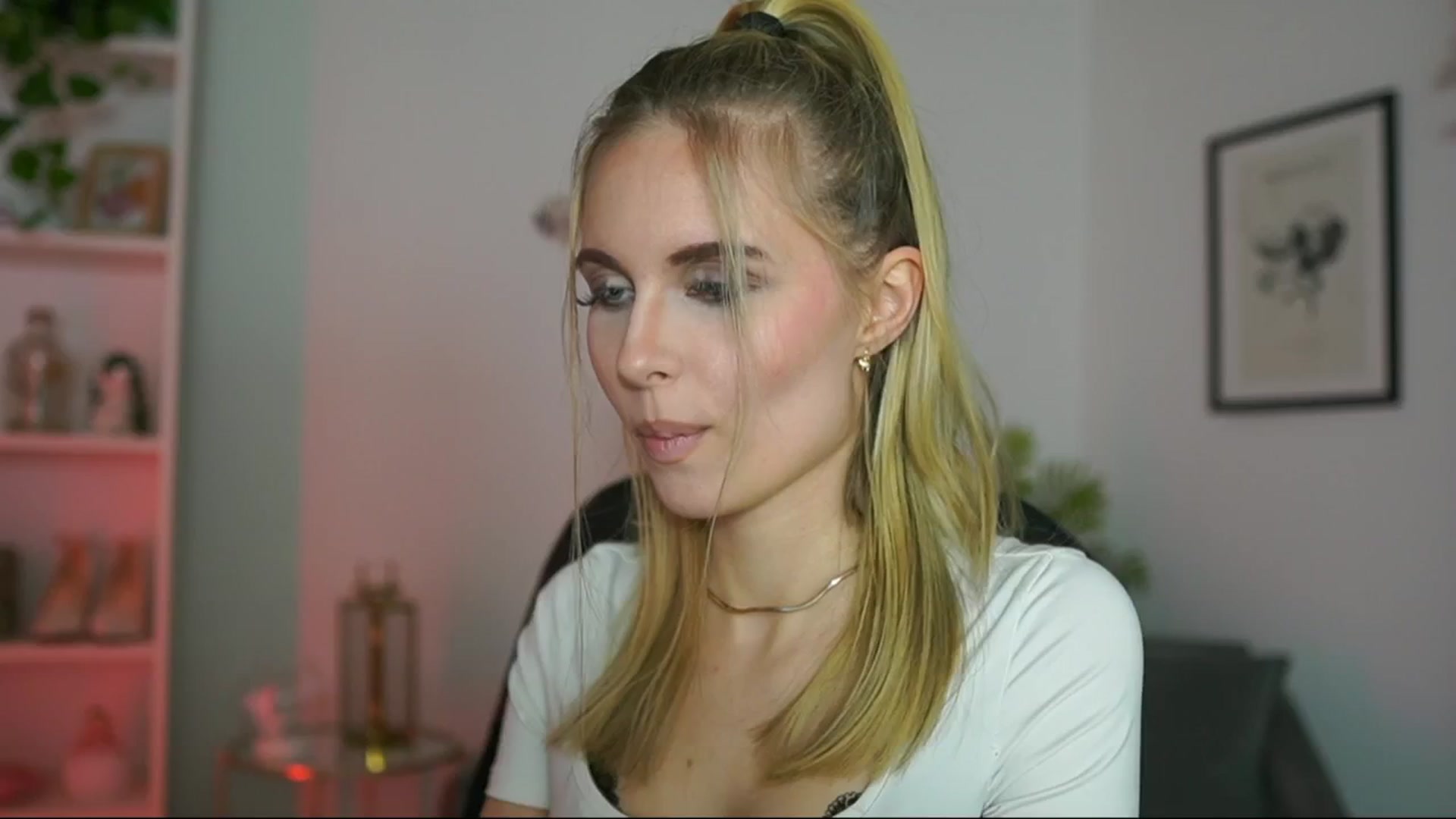 Gallery image thumbnail from Catecrago_'s myfreecams stream on, 02/19/2025, 16:08 image 7 of 20