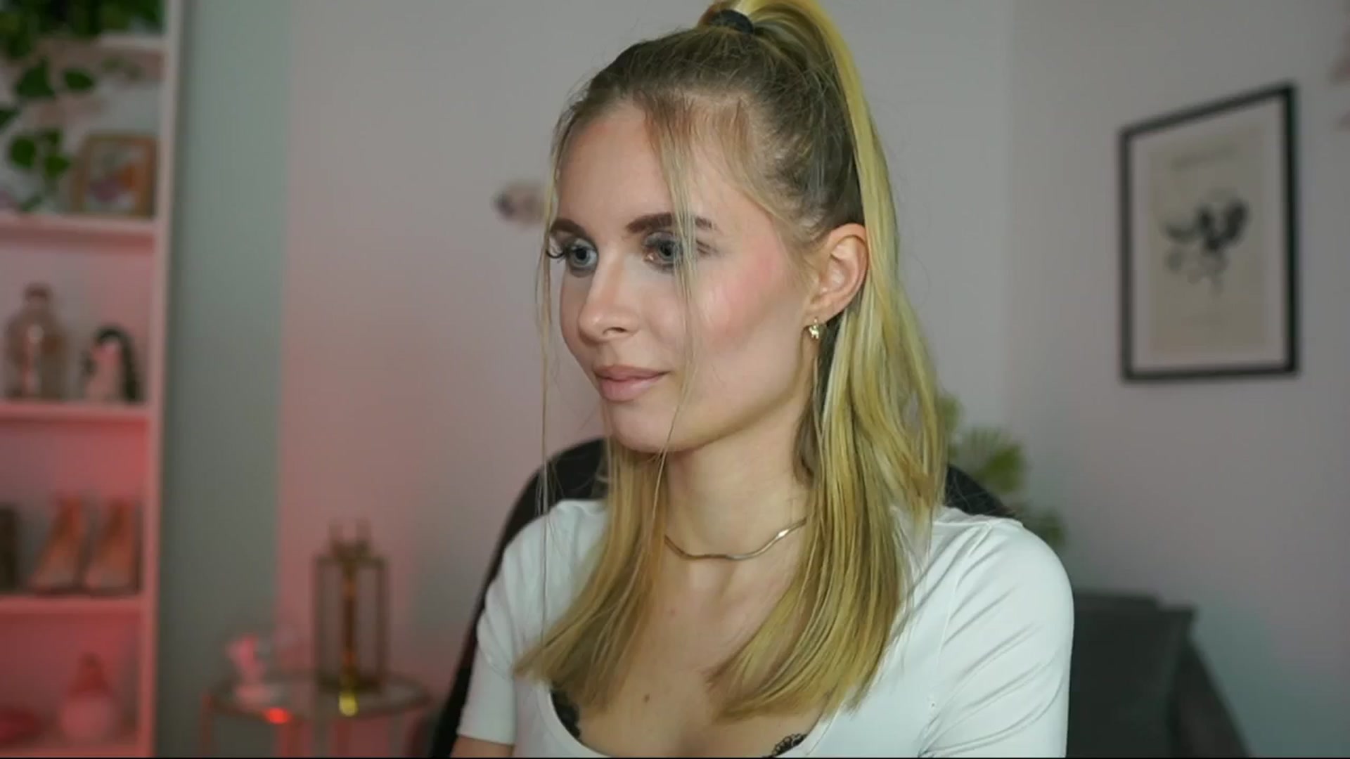 Gallery image thumbnail from Catecrago_'s myfreecams stream on, 02/19/2025, 16:08 image 6 of 20