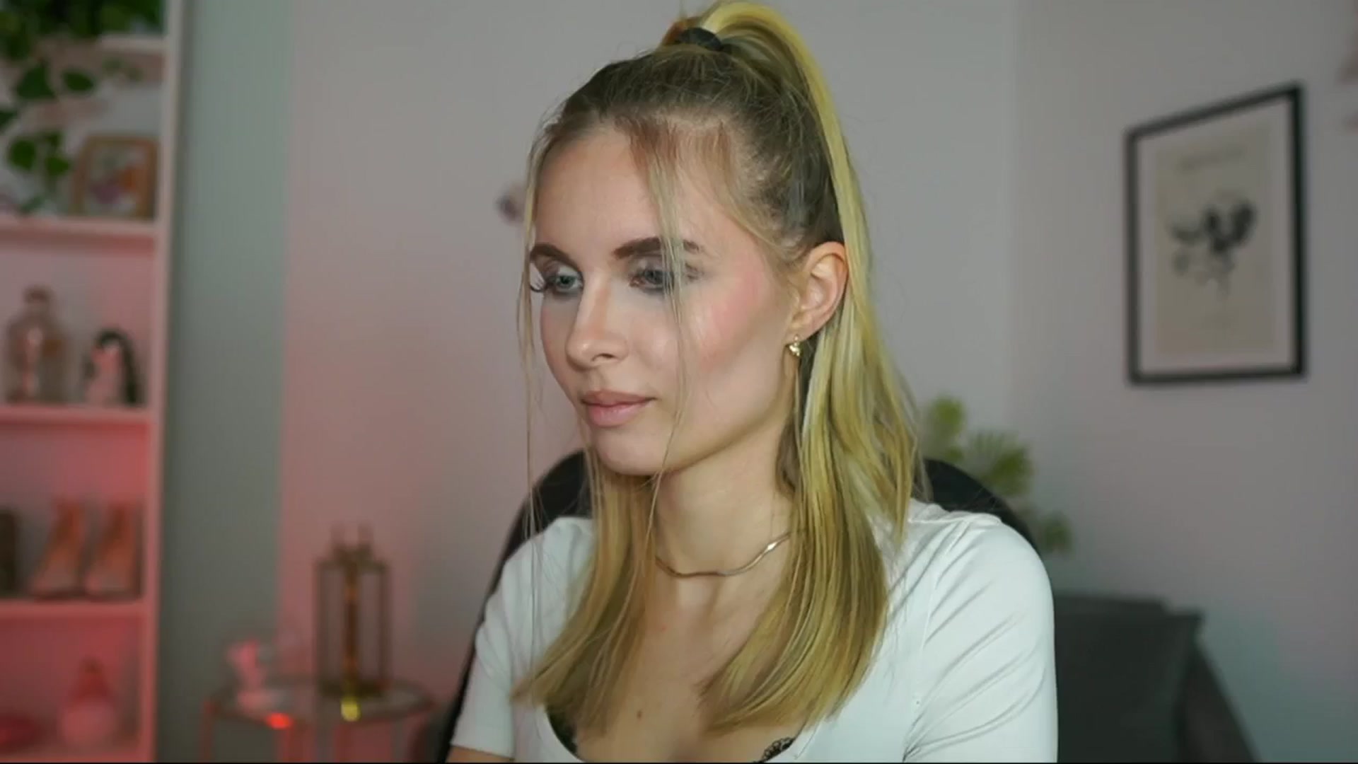 Gallery image thumbnail from Catecrago_'s myfreecams stream on, 02/19/2025, 16:08 image 8 of 20