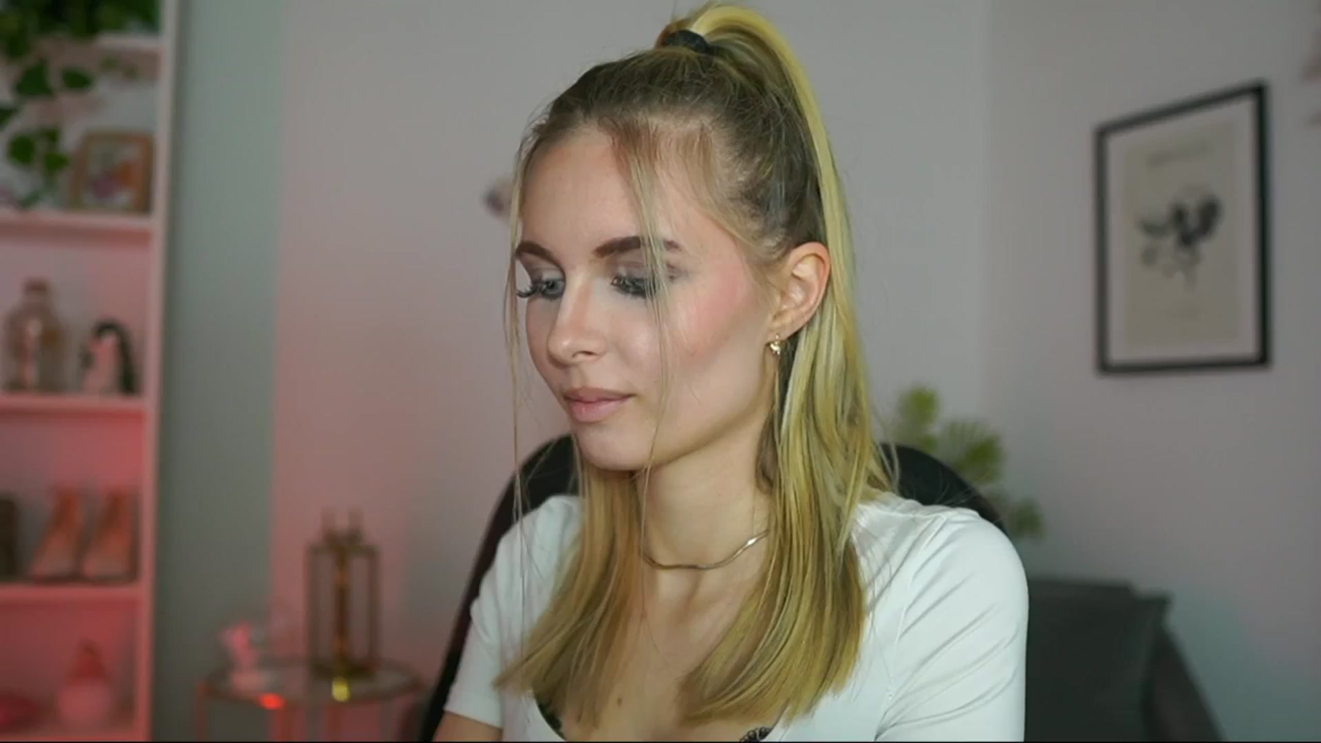 Gallery image thumbnail from Catecrago_'s myfreecams stream on, 02/19/2025, 16:08 image 17 of 20