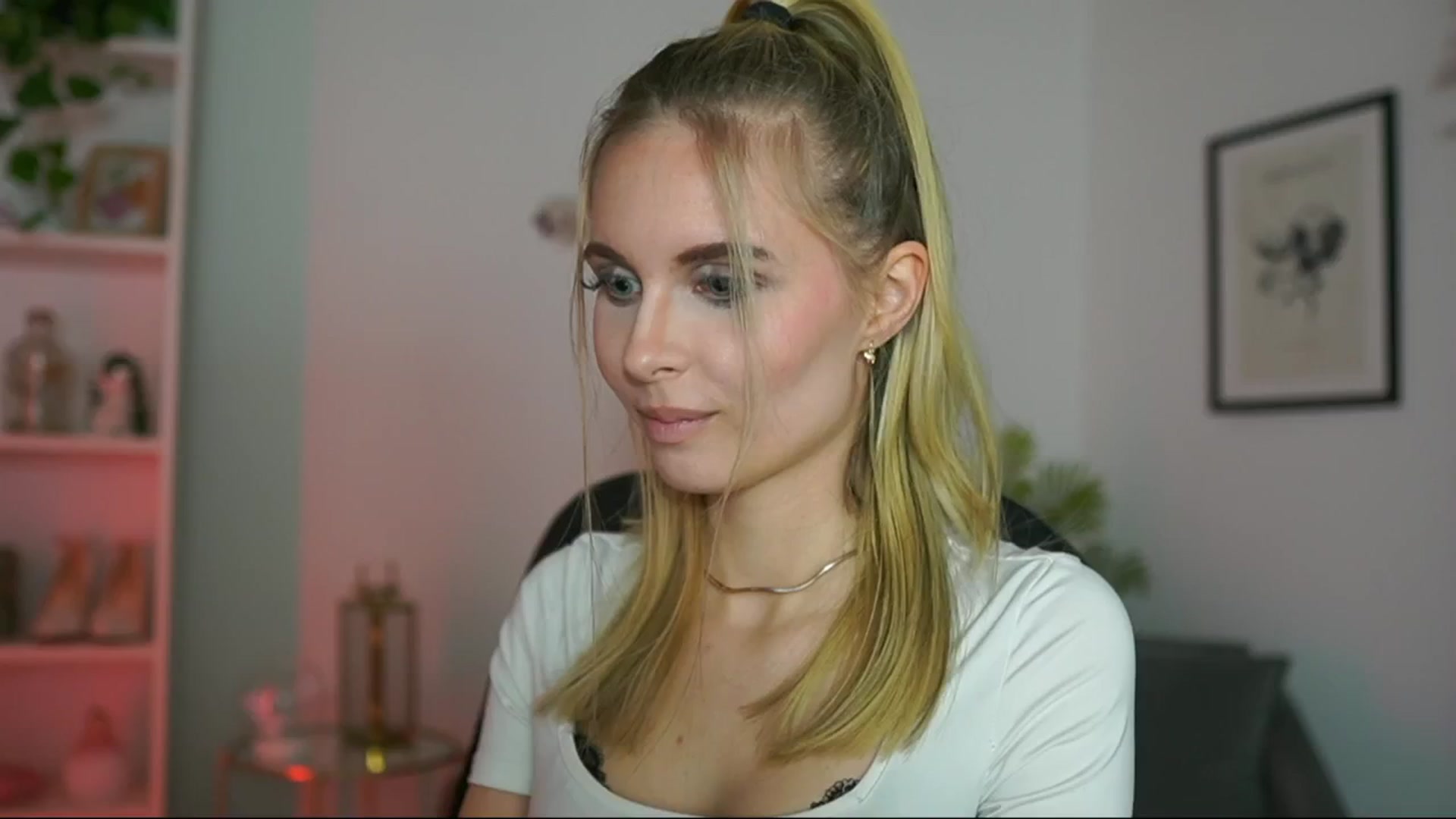 Gallery image thumbnail from Catecrago_'s myfreecams stream on, 02/19/2025, 16:08 image 5 of 20