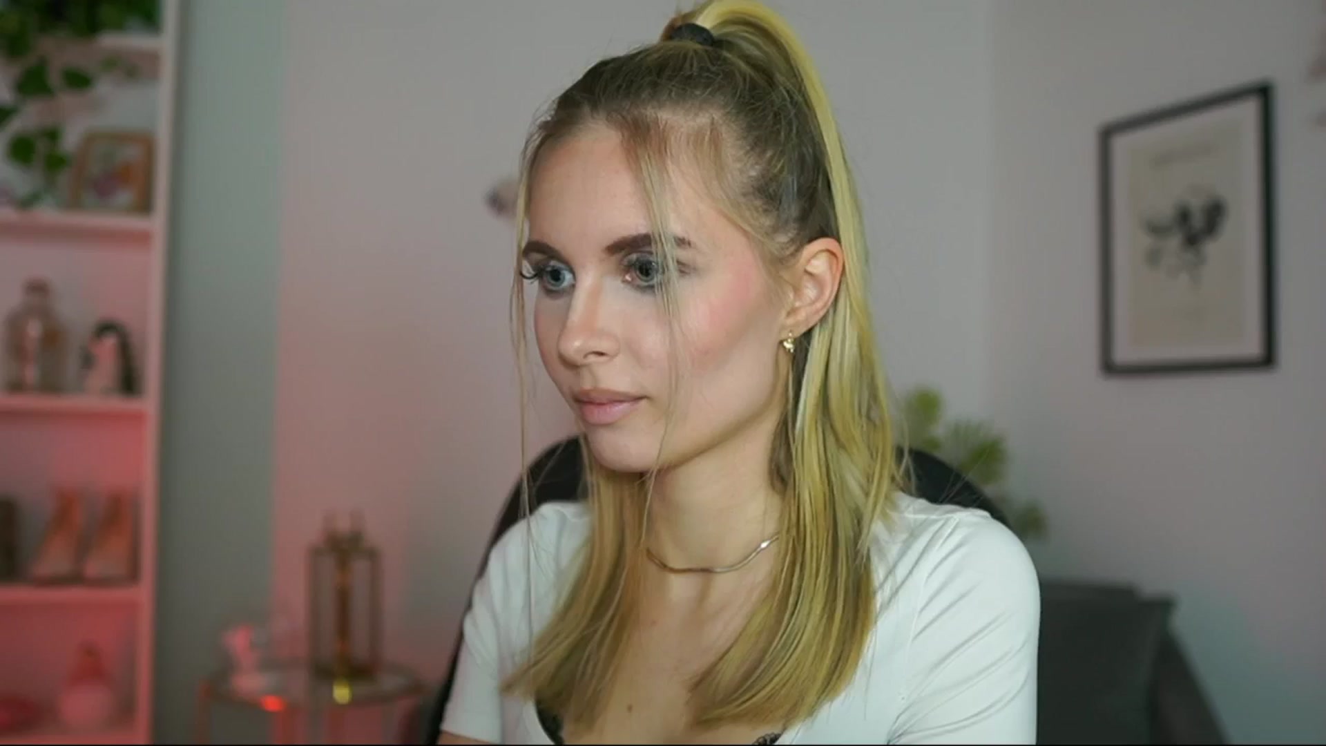 Gallery image thumbnail from Catecrago_'s myfreecams stream on, 02/19/2025, 16:08 image 11 of 20