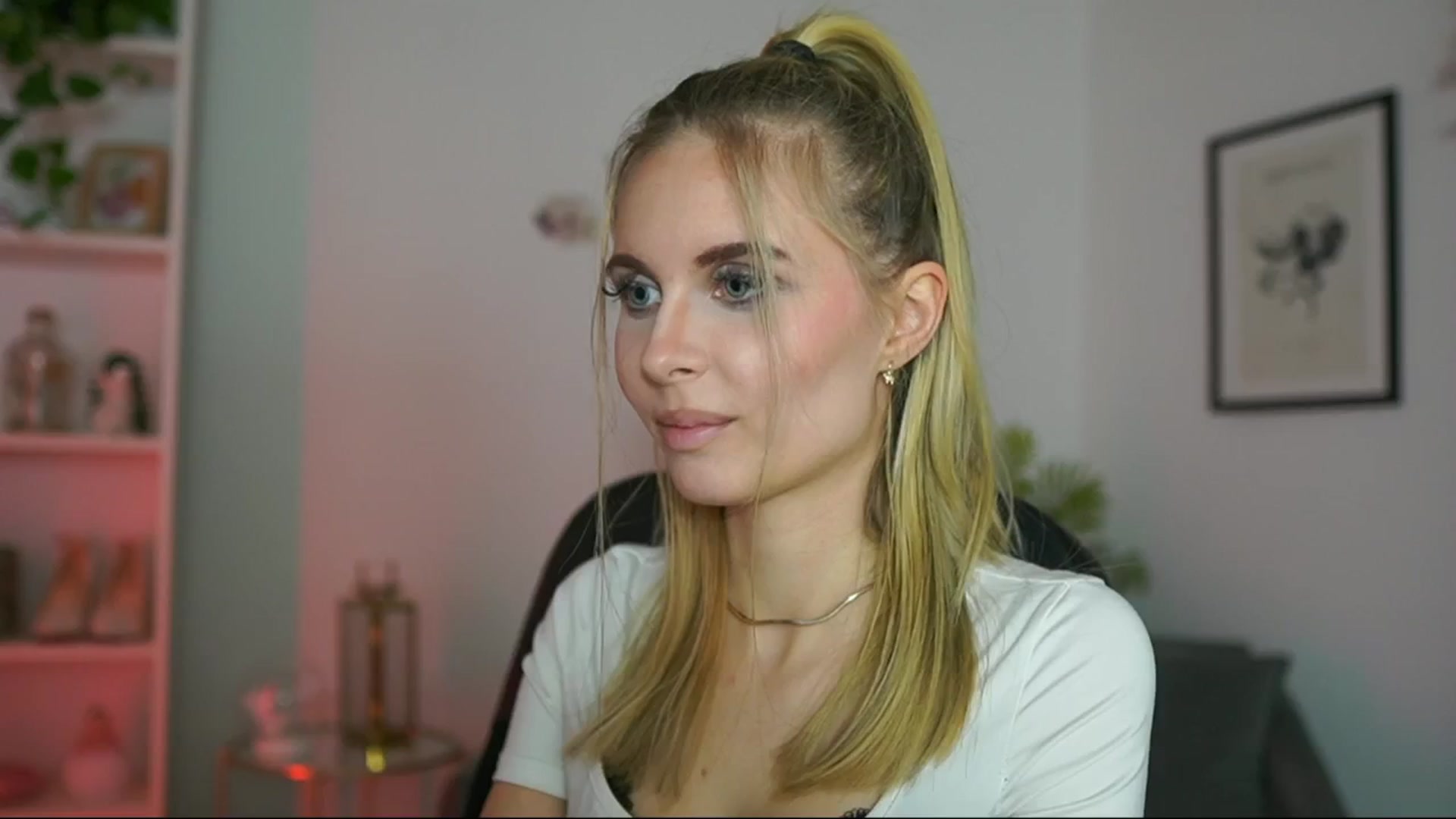 Gallery image thumbnail from Catecrago_'s myfreecams stream on, 02/19/2025, 16:08 image 14 of 20