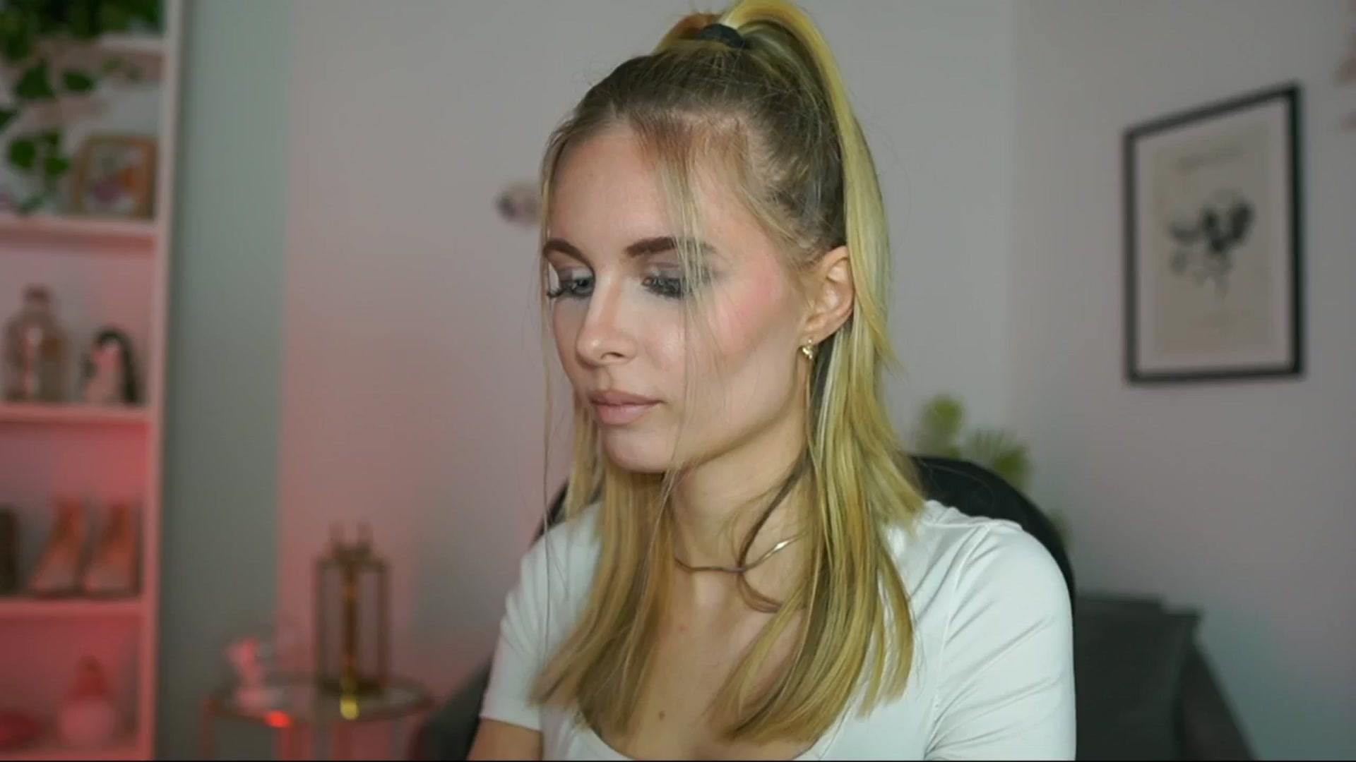 Gallery image thumbnail from Catecrago_'s myfreecams stream on, 02/19/2025, 16:56 image 7 of 20