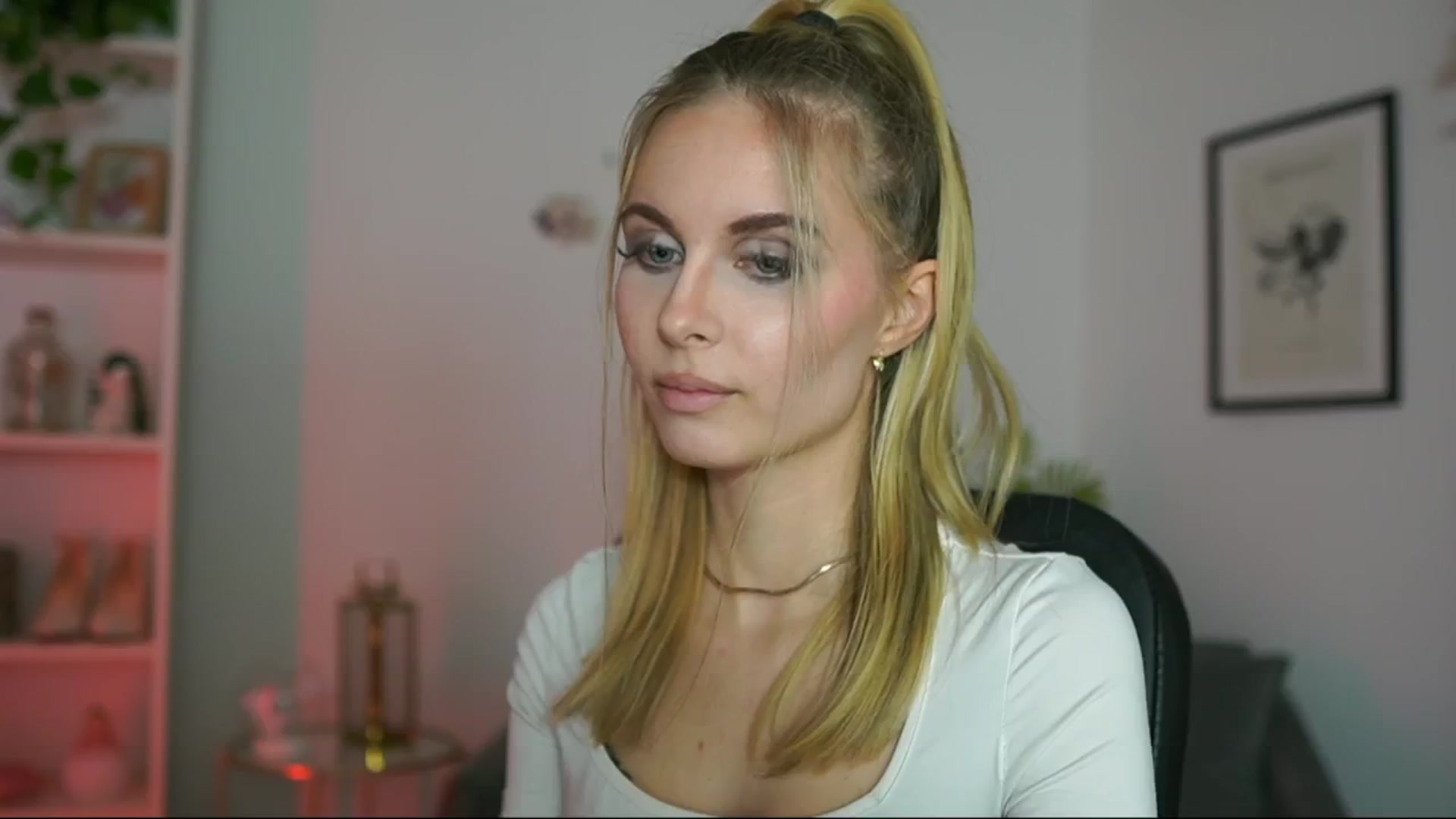 Gallery image thumbnail from Catecrago_'s myfreecams stream on, 02/19/2025, 16:56 image 17 of 20