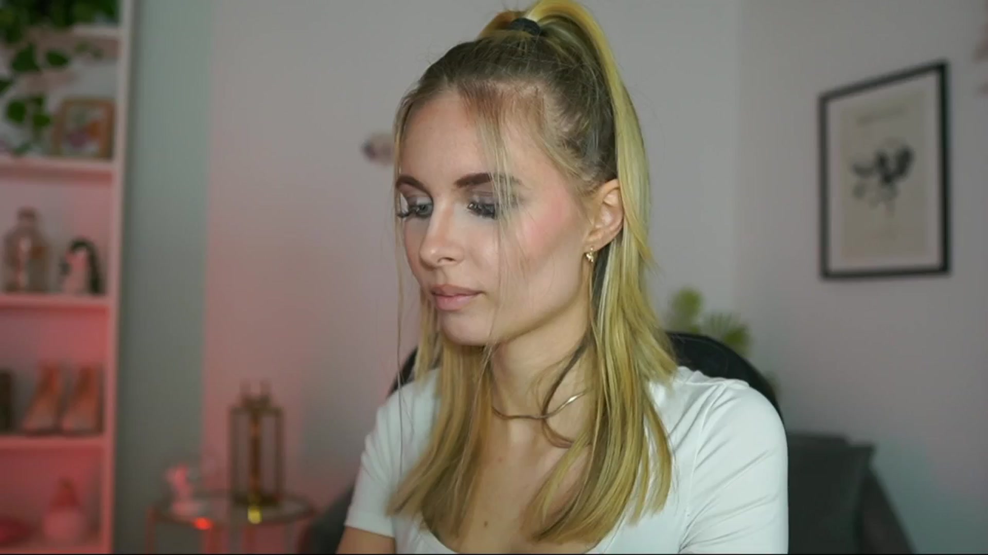 Gallery image thumbnail from Catecrago_'s myfreecams stream on, 02/19/2025, 16:56 image 6 of 20
