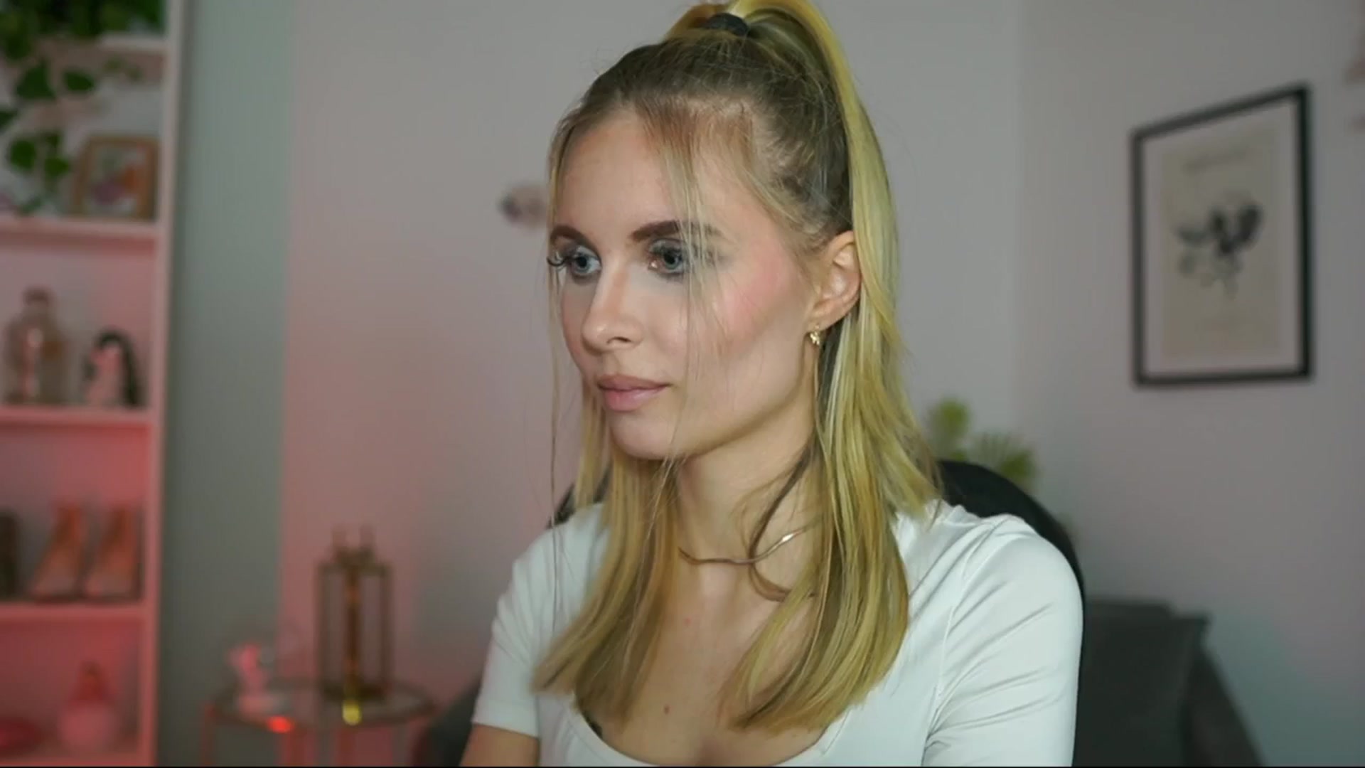 Gallery image thumbnail from Catecrago_'s myfreecams stream on, 02/19/2025, 16:56 image 1 of 20
