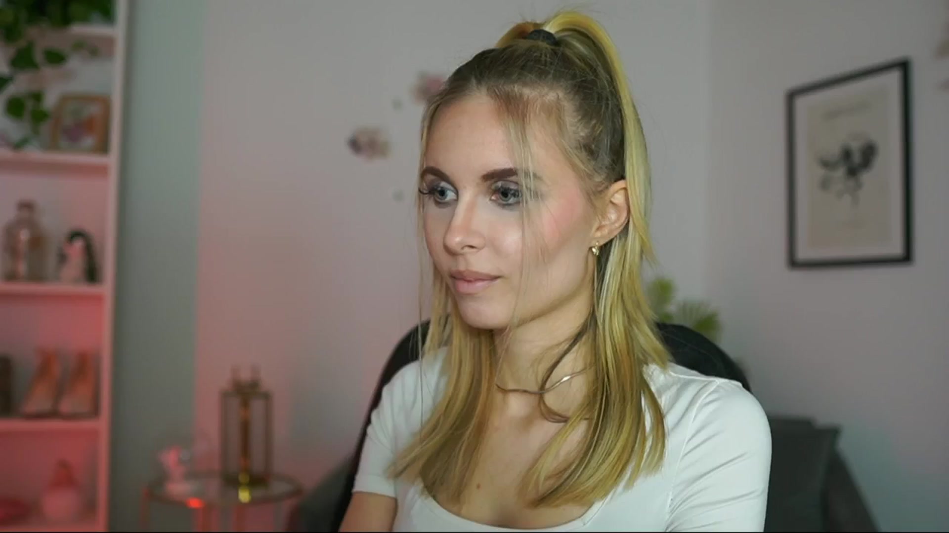 Gallery image thumbnail from Catecrago_'s myfreecams stream on, 02/19/2025, 16:56 image 10 of 20