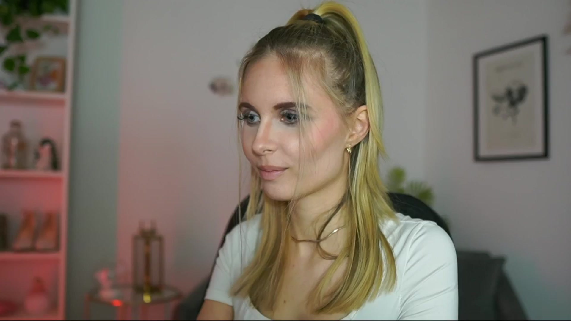 Gallery image thumbnail from Catecrago_'s myfreecams stream on, 02/19/2025, 16:56 image 11 of 20