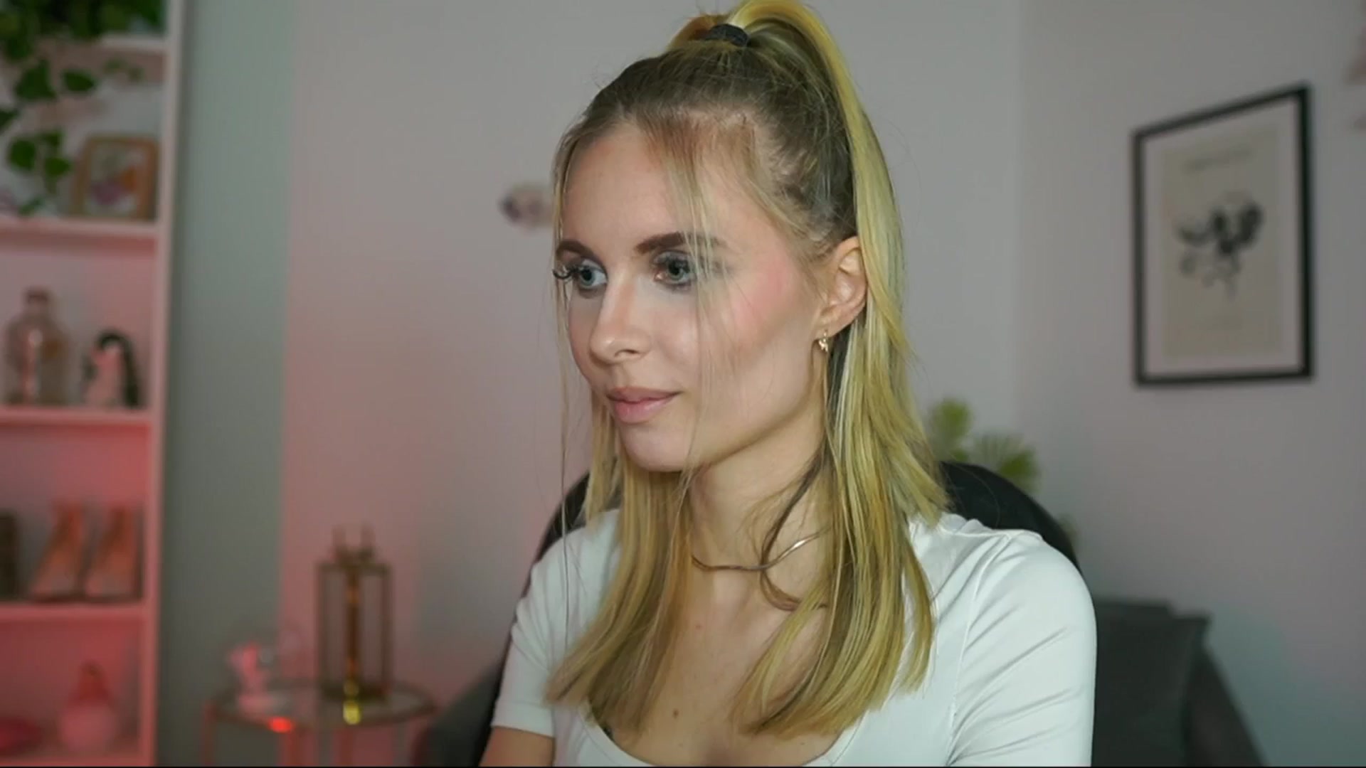 Gallery image thumbnail from Catecrago_'s myfreecams stream on, 02/19/2025, 16:56 image 3 of 20