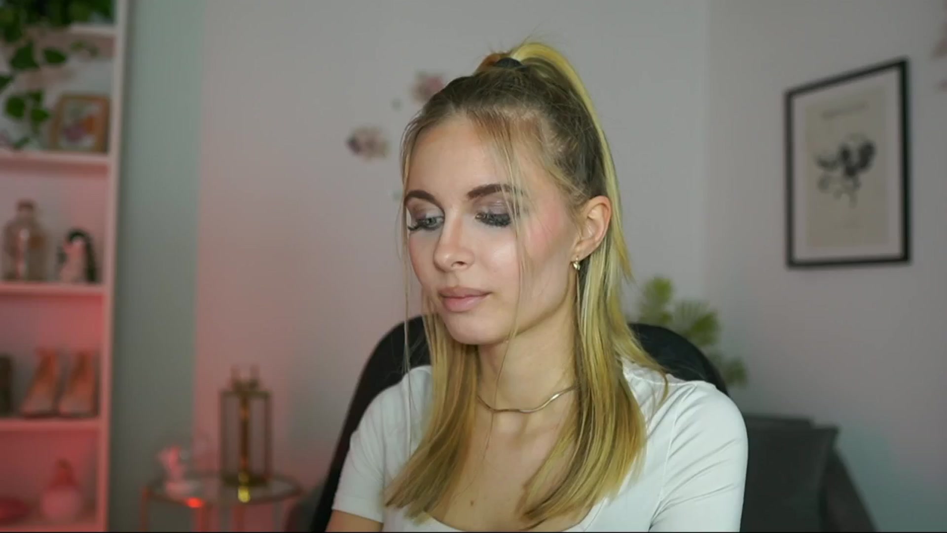 Gallery image thumbnail from Catecrago_'s myfreecams stream on, 02/19/2025, 17:37 image 15 of 20