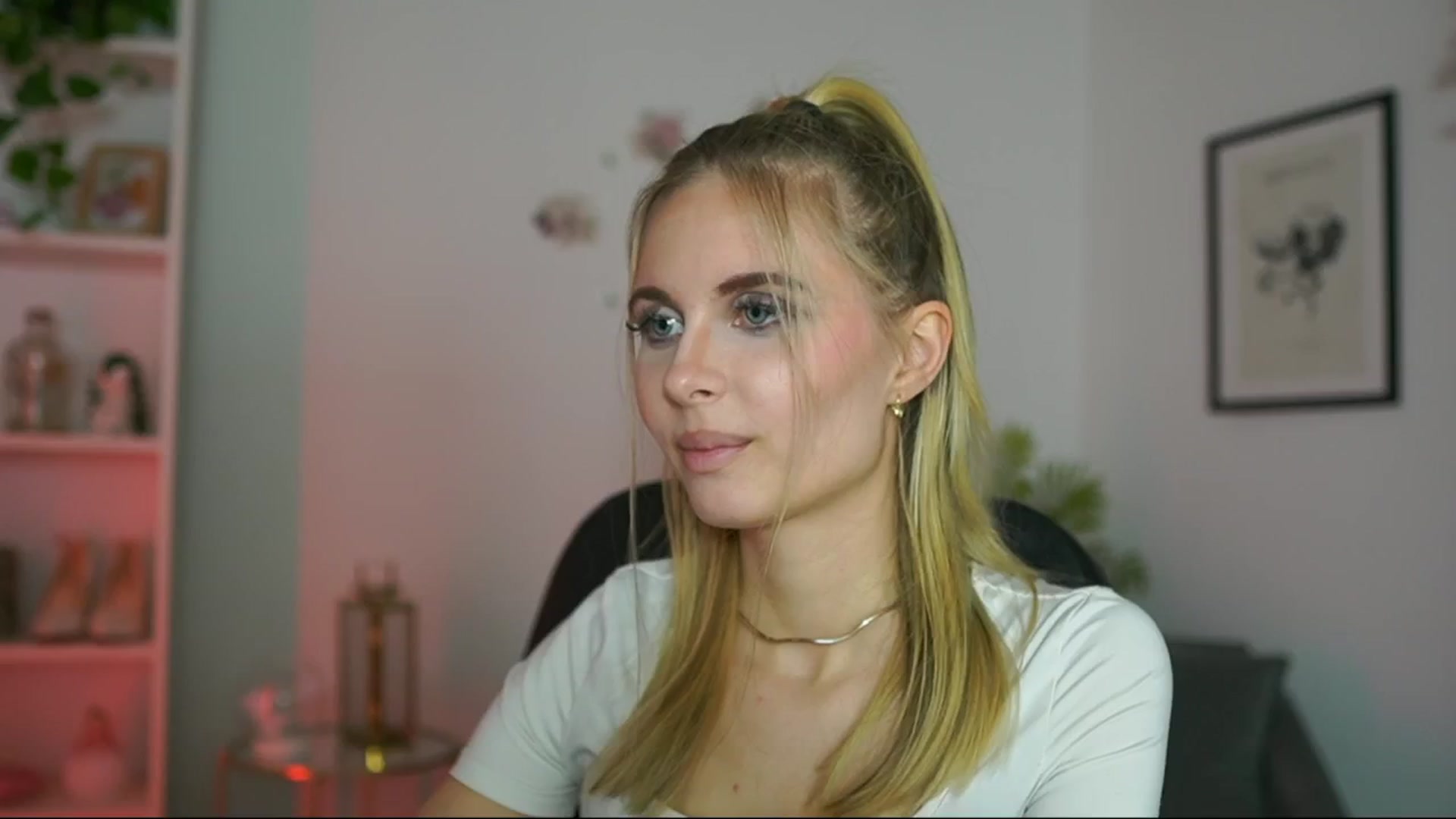 Gallery image thumbnail from Catecrago_'s myfreecams stream on, 02/19/2025, 17:37 image 14 of 20