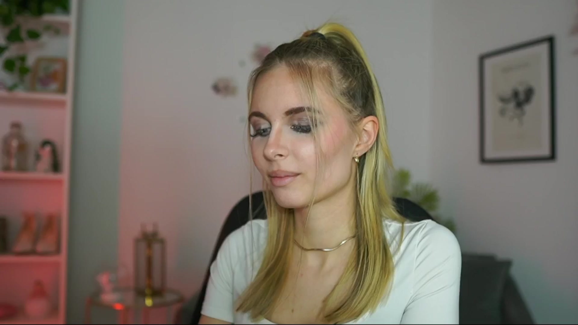Gallery image thumbnail from Catecrago_'s myfreecams stream on, 02/19/2025, 17:37 image 13 of 20