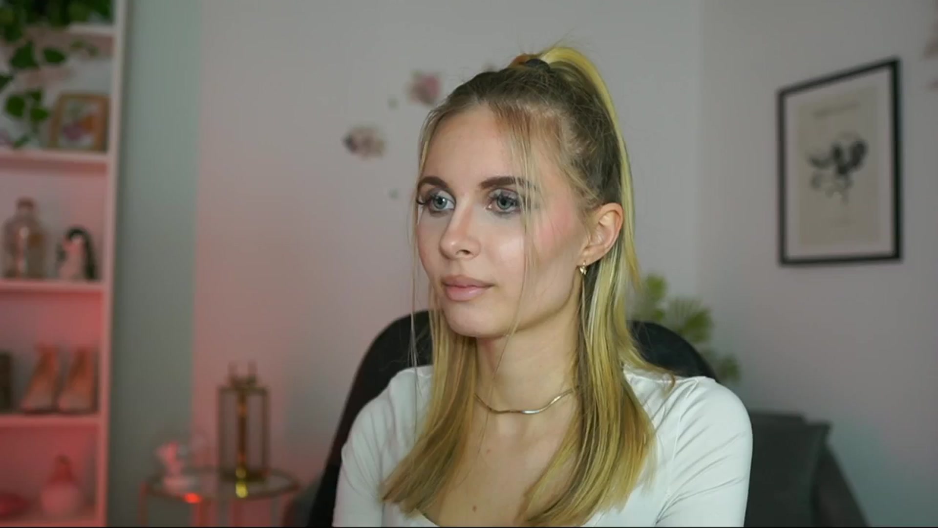 Gallery image thumbnail from Catecrago_'s myfreecams stream on, 02/19/2025, 17:37 image 17 of 20