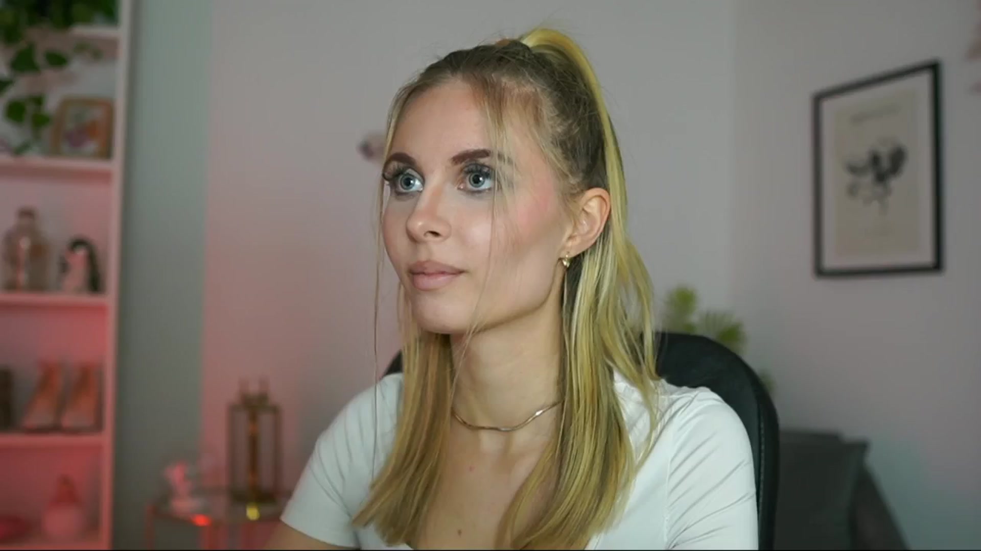 Gallery image thumbnail from Catecrago_'s myfreecams stream on, 02/19/2025, 17:37 image 2 of 20