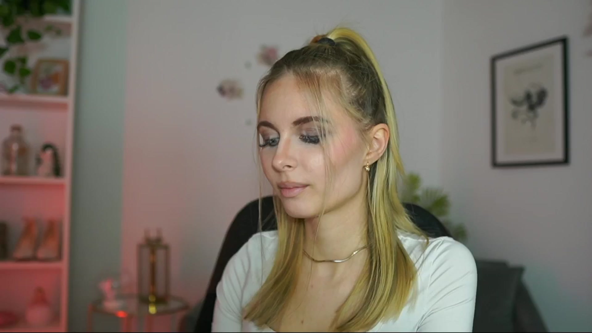 Gallery image thumbnail from Catecrago_'s myfreecams stream on, 02/19/2025, 17:37 image 16 of 20