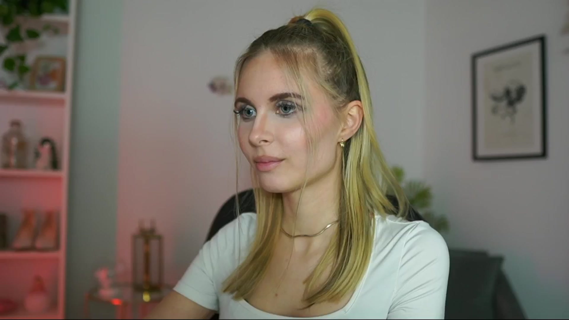 Gallery image thumbnail from Catecrago_'s myfreecams stream on, 02/19/2025, 17:37 image 10 of 20