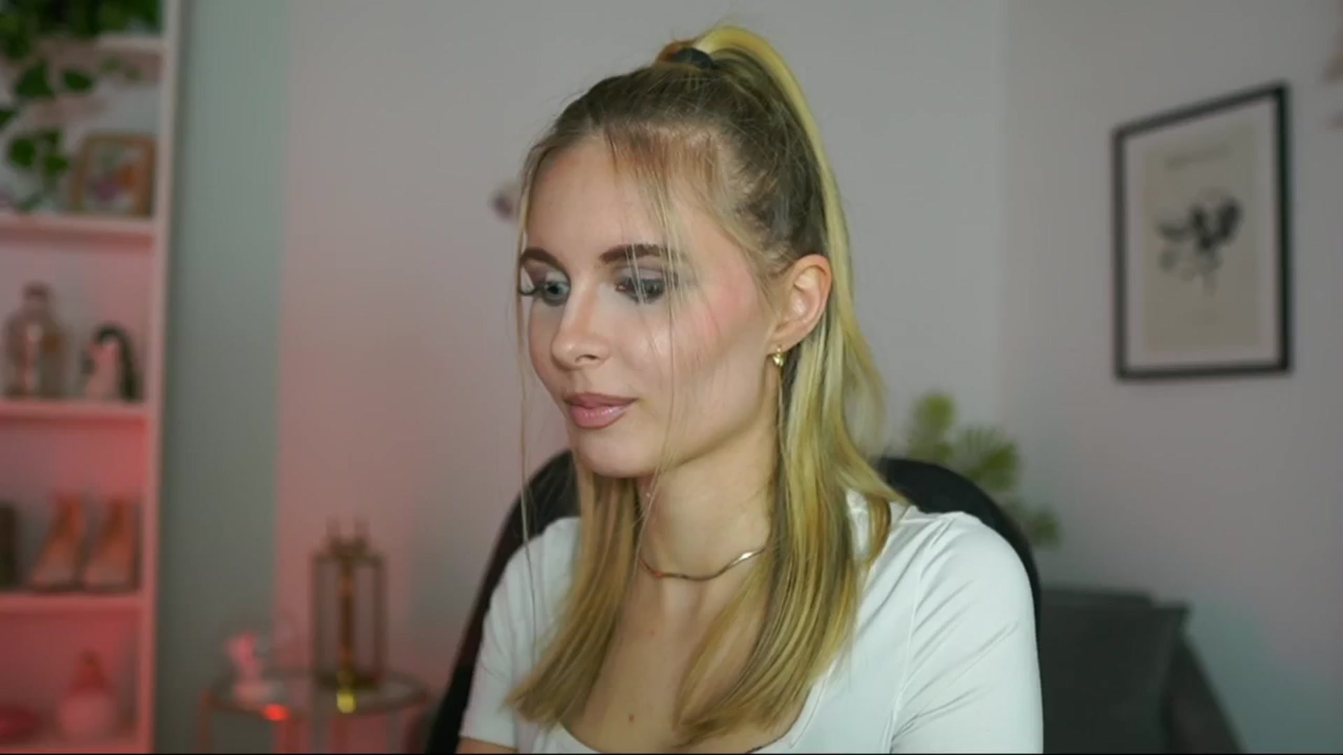 Gallery image thumbnail from Catecrago_'s myfreecams stream on, 02/19/2025, 18:59 image 7 of 20