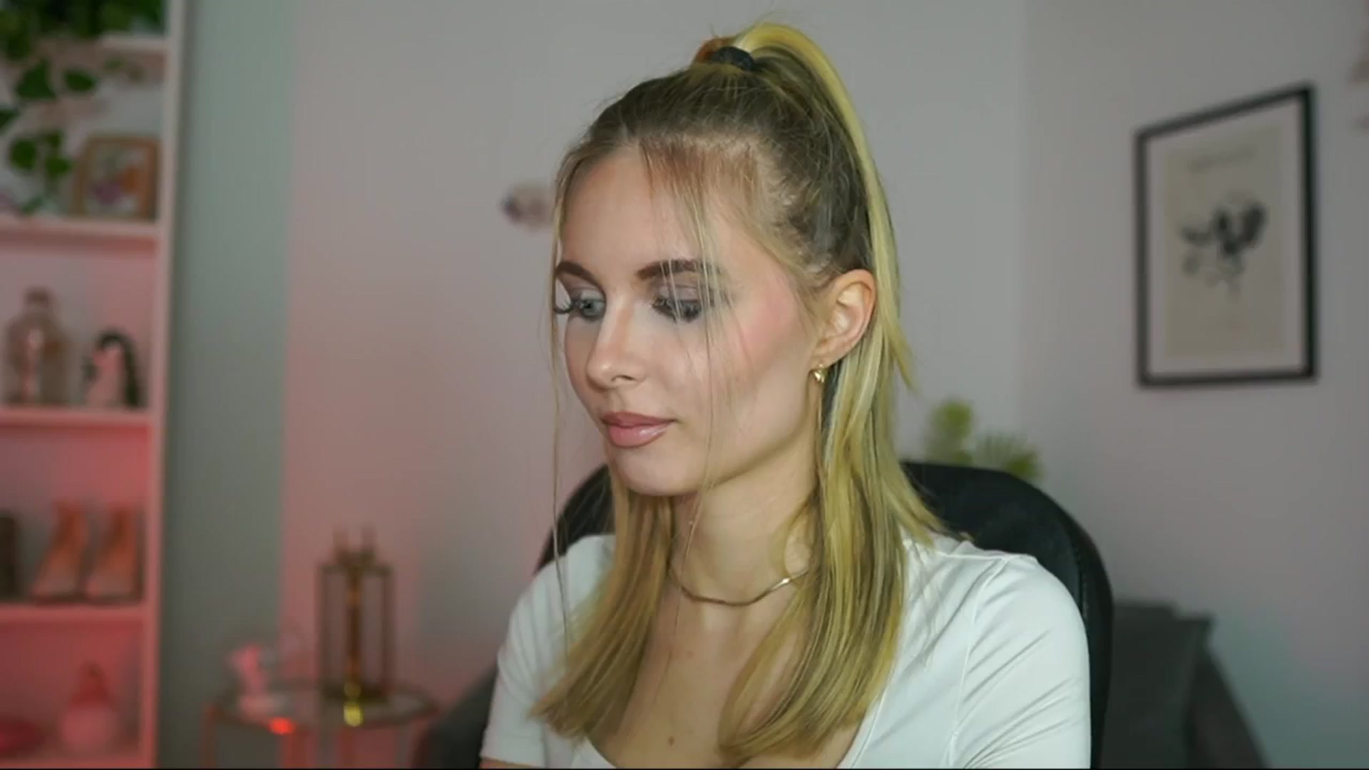 Gallery image thumbnail from Catecrago_'s myfreecams stream on, 02/19/2025, 18:59 image 16 of 20