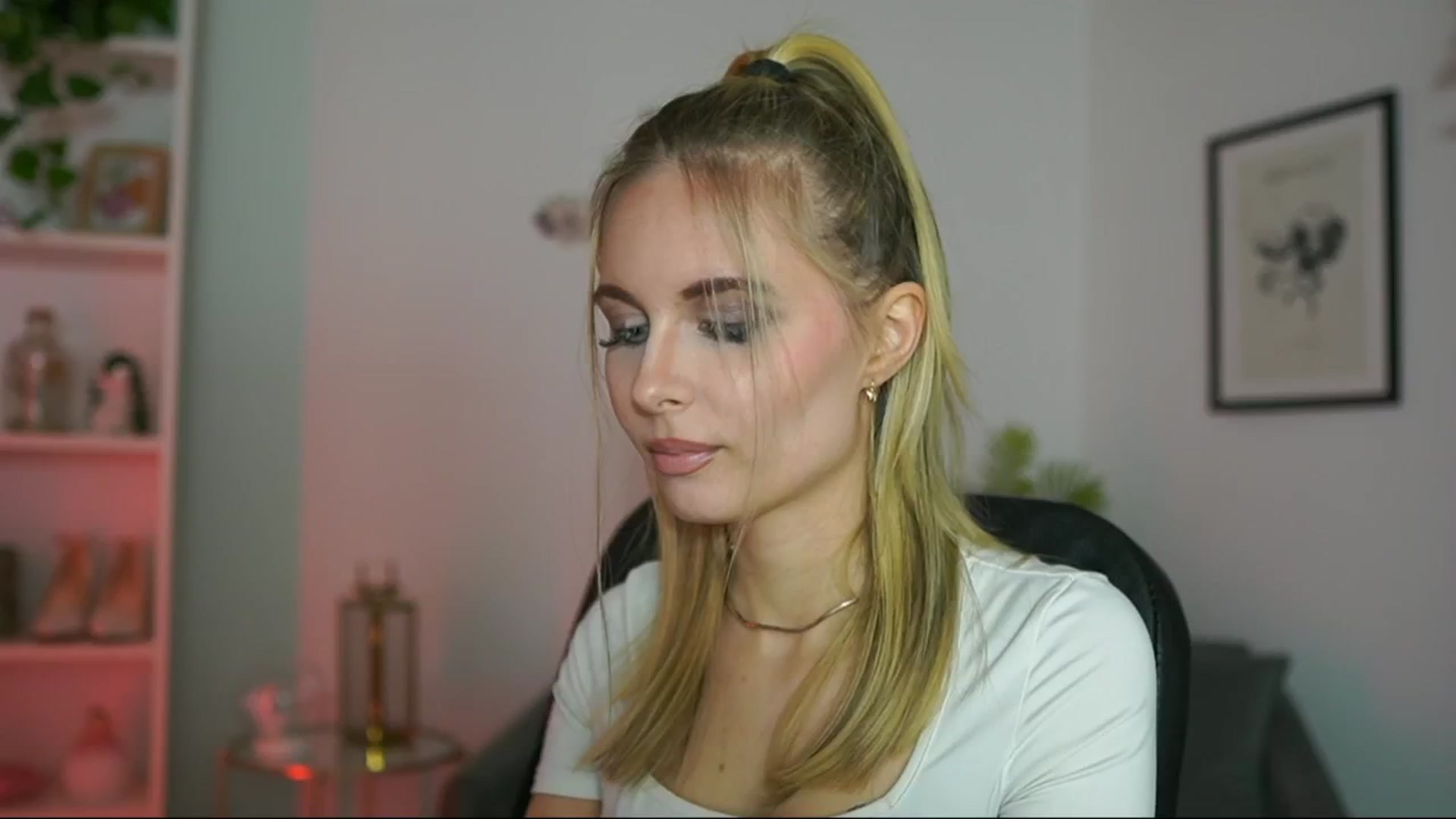 Gallery image thumbnail from Catecrago_'s myfreecams stream on, 02/19/2025, 18:59 image 14 of 20