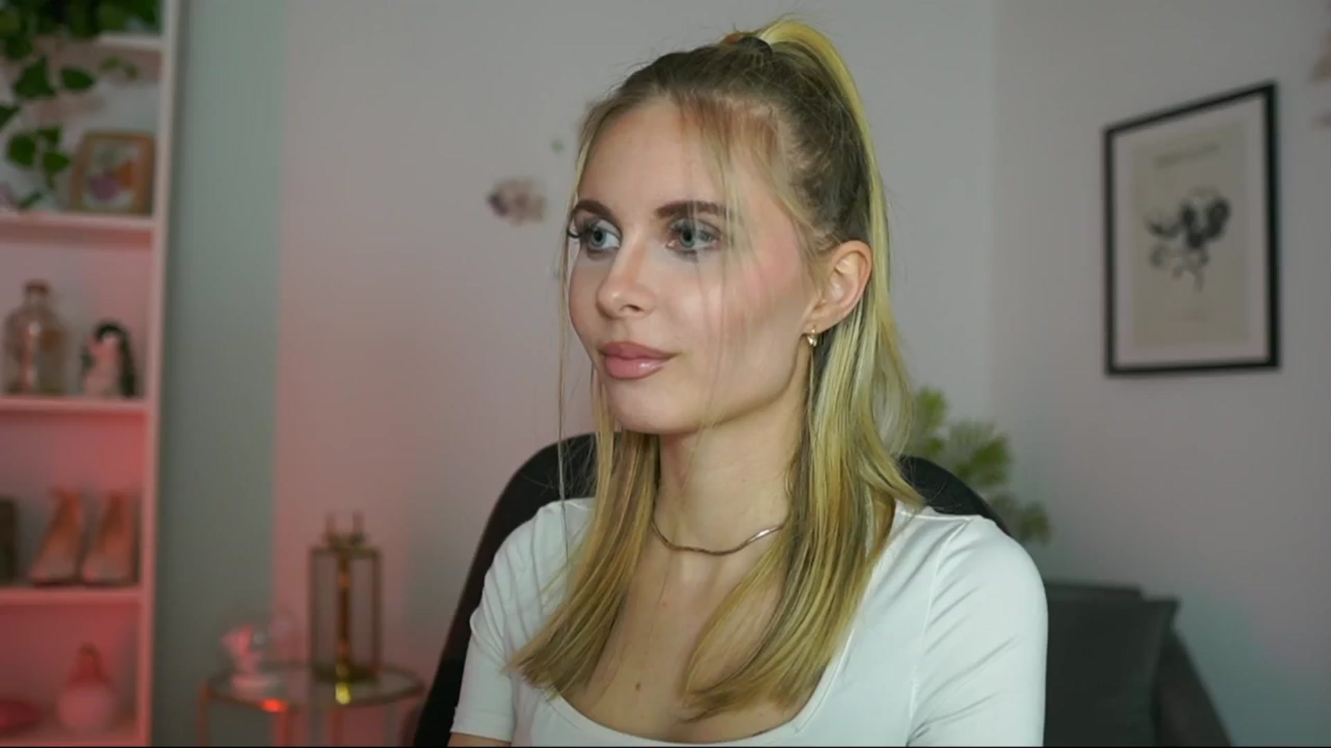 Gallery image thumbnail from Catecrago_'s myfreecams stream on, 02/19/2025, 18:59 image 3 of 20