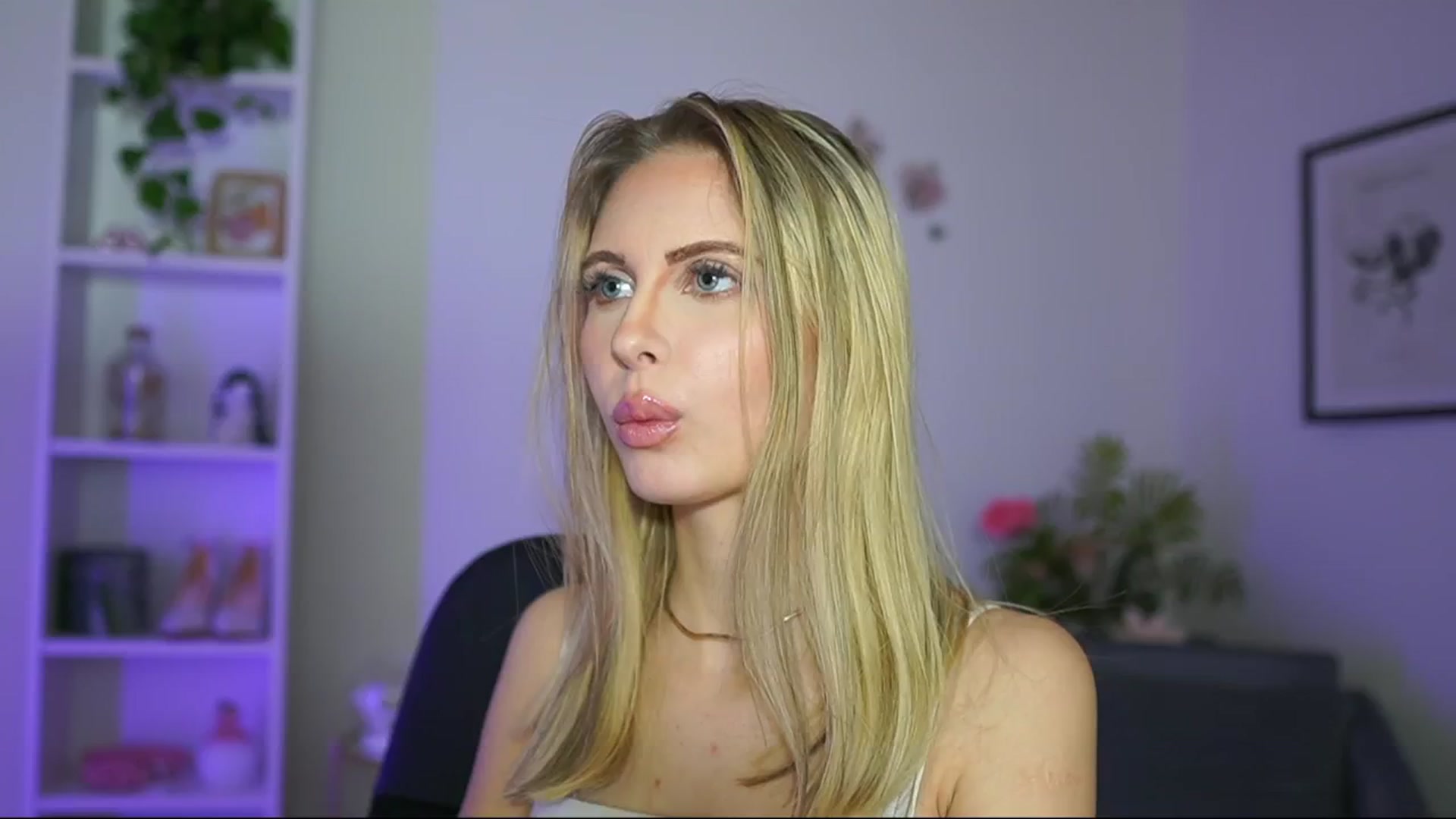 Gallery image thumbnail from Catecrago_'s myfreecams stream on, 02/26/2025, 16:37 image 12 of 20