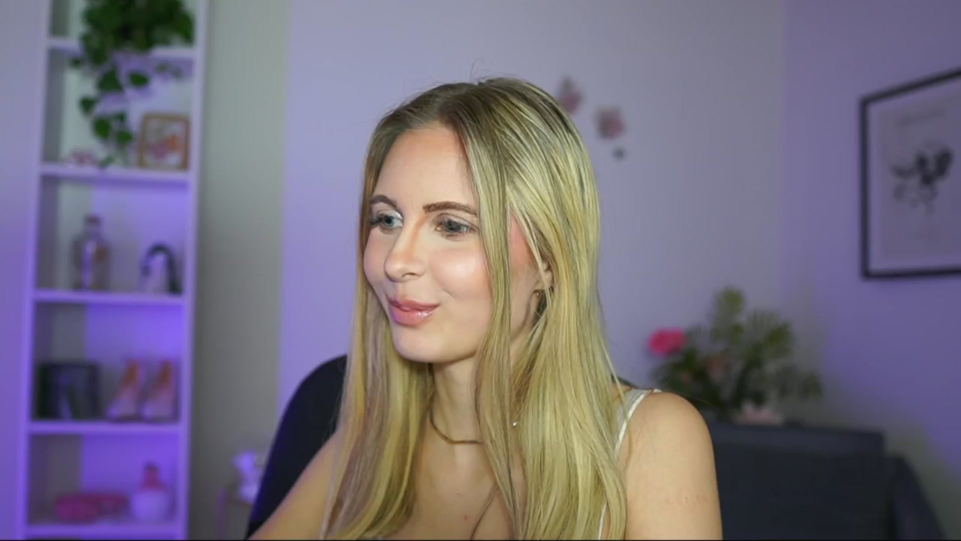 Gallery image thumbnail from Catecrago_'s myfreecams stream on, 02/26/2025, 16:37 image 6 of 20