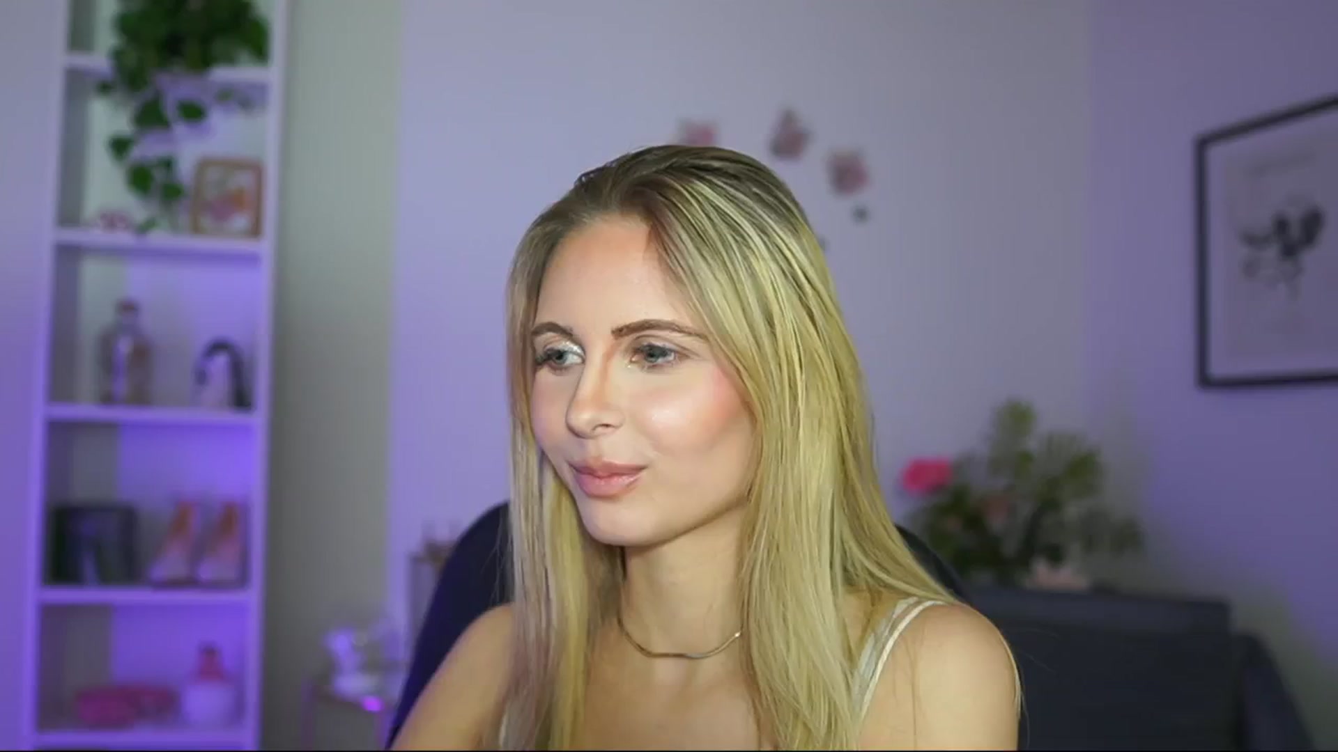 Gallery image thumbnail from Catecrago_'s myfreecams stream on, 02/26/2025, 18:10 image 14 of 20