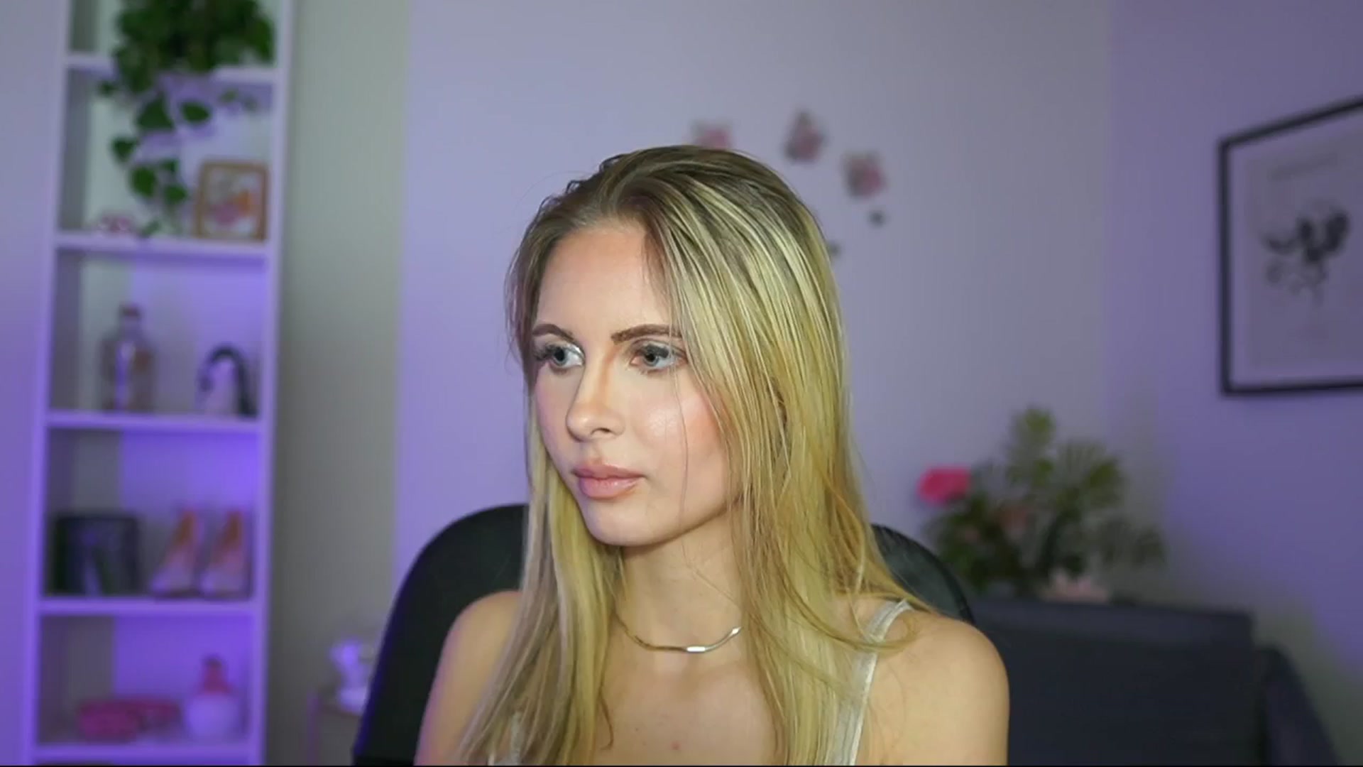 Gallery image thumbnail from Catecrago_'s myfreecams stream on, 02/26/2025, 18:10 image 20 of 20