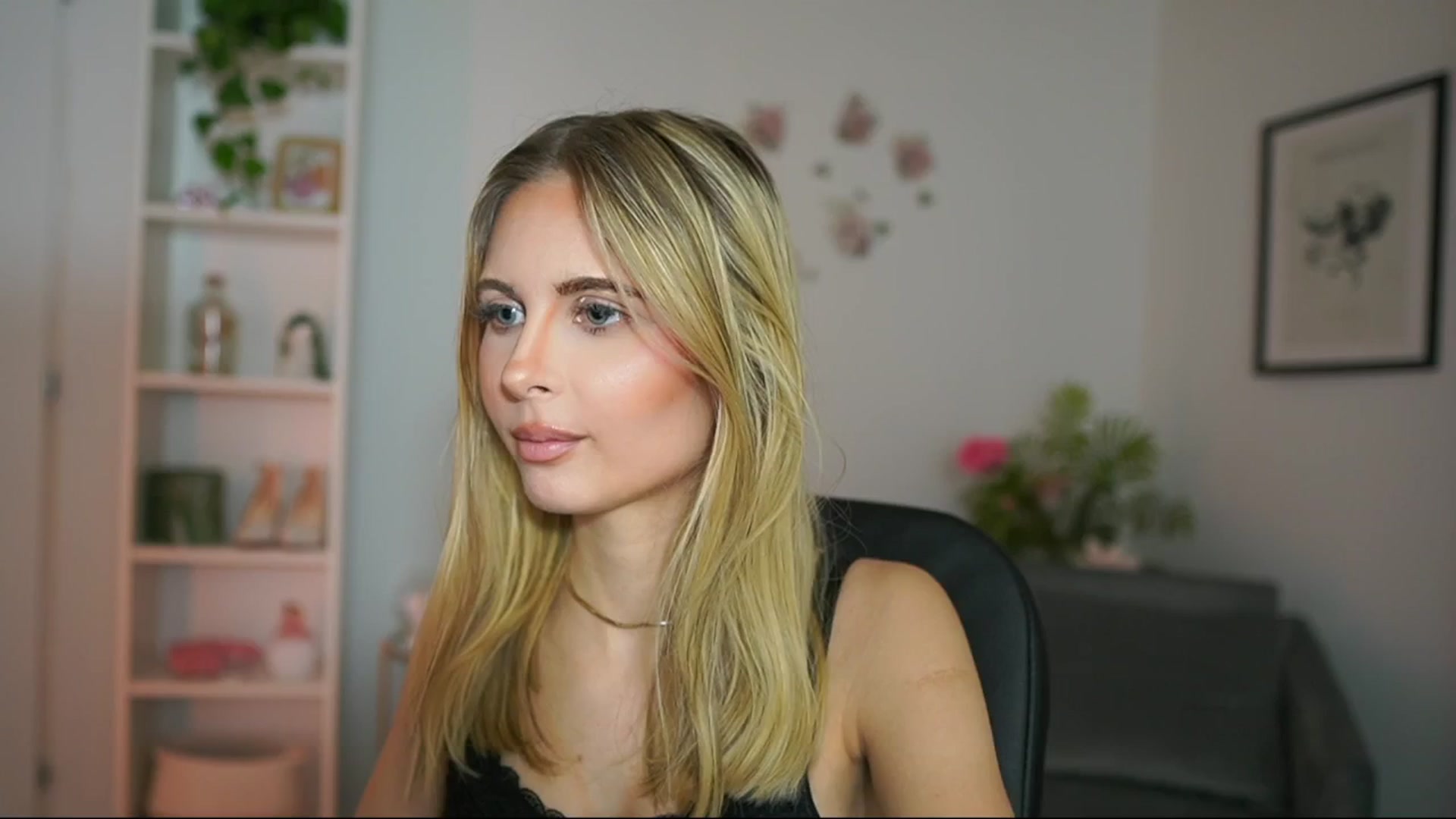 Gallery image thumbnail from Catecrago_'s myfreecams stream on, 02/27/2025, 14:25 image 14 of 20