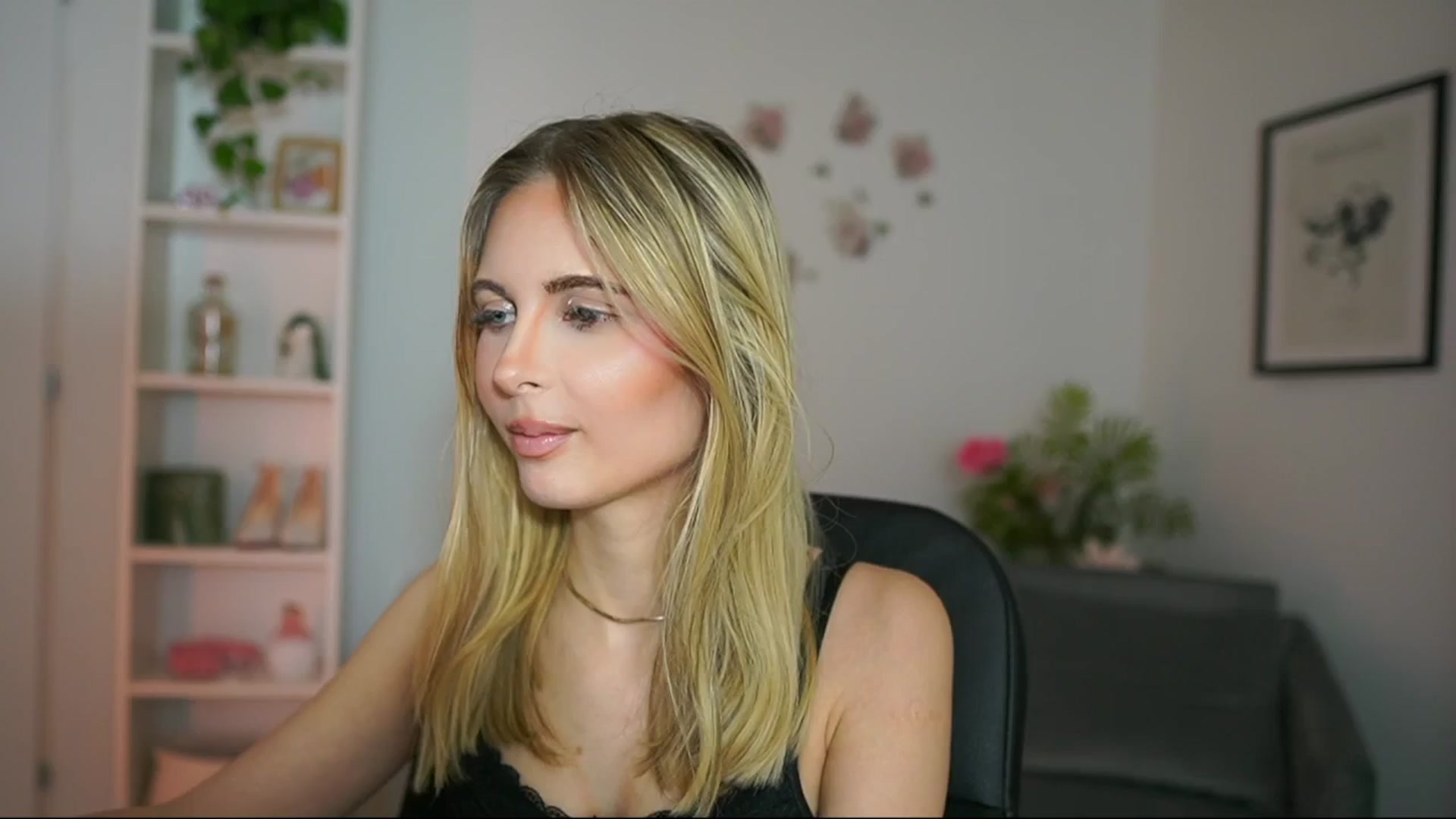 Gallery image thumbnail from Catecrago_'s myfreecams stream on, 02/27/2025, 14:25 image 7 of 20