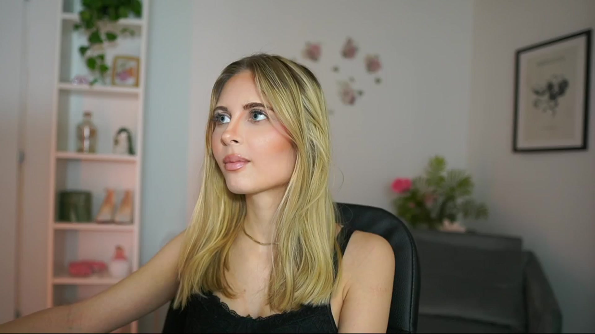 Gallery image thumbnail from Catecrago_'s myfreecams stream on, 02/27/2025, 14:25 image 15 of 20