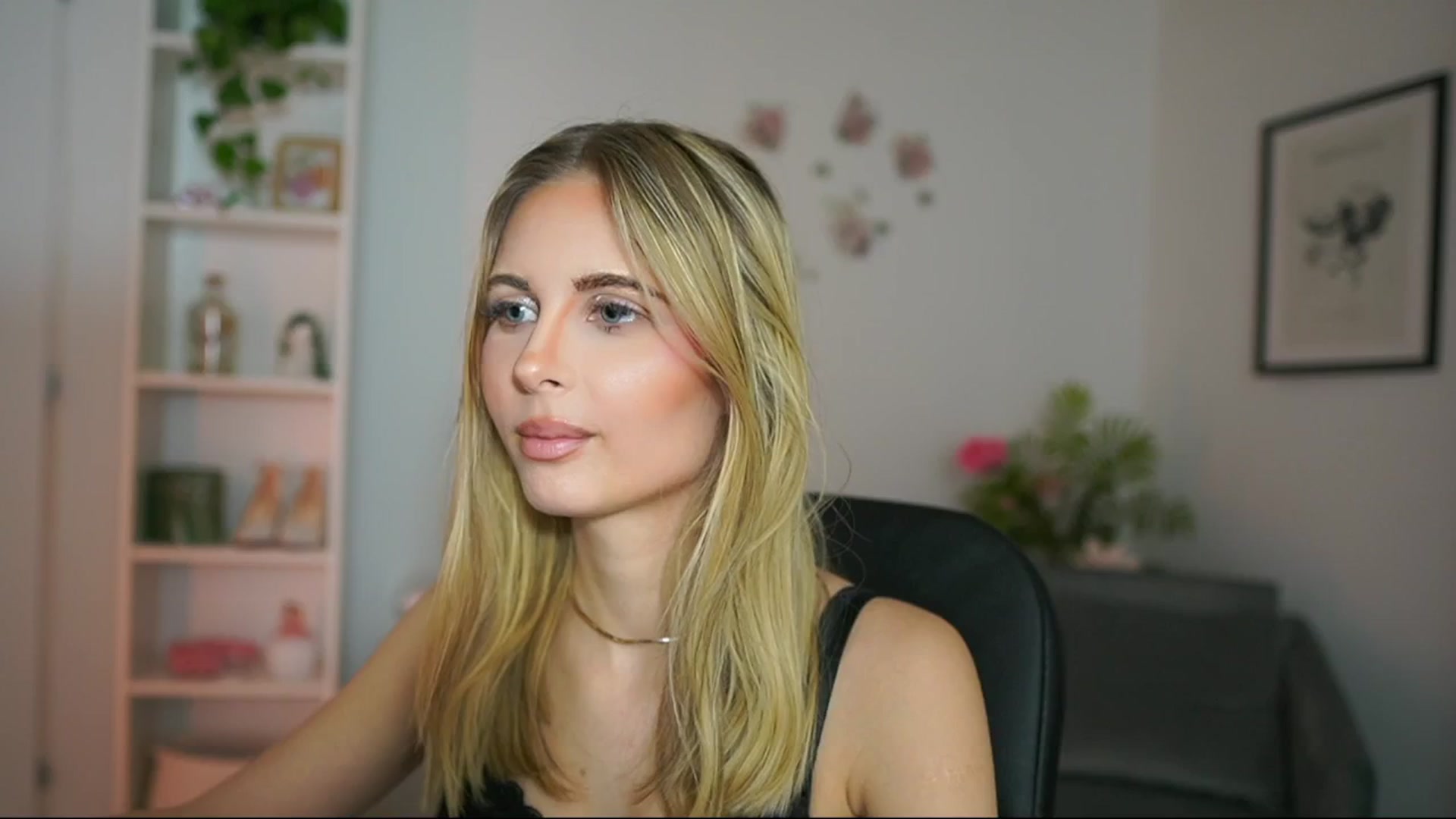 Gallery image thumbnail from Catecrago_'s myfreecams stream on, 02/27/2025, 14:25 image 8 of 20