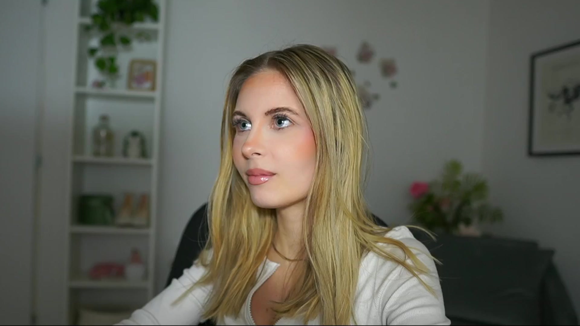 Gallery image thumbnail from Catecrago_'s myfreecams stream on, 02/28/2025, 09:08 image 12 of 20
