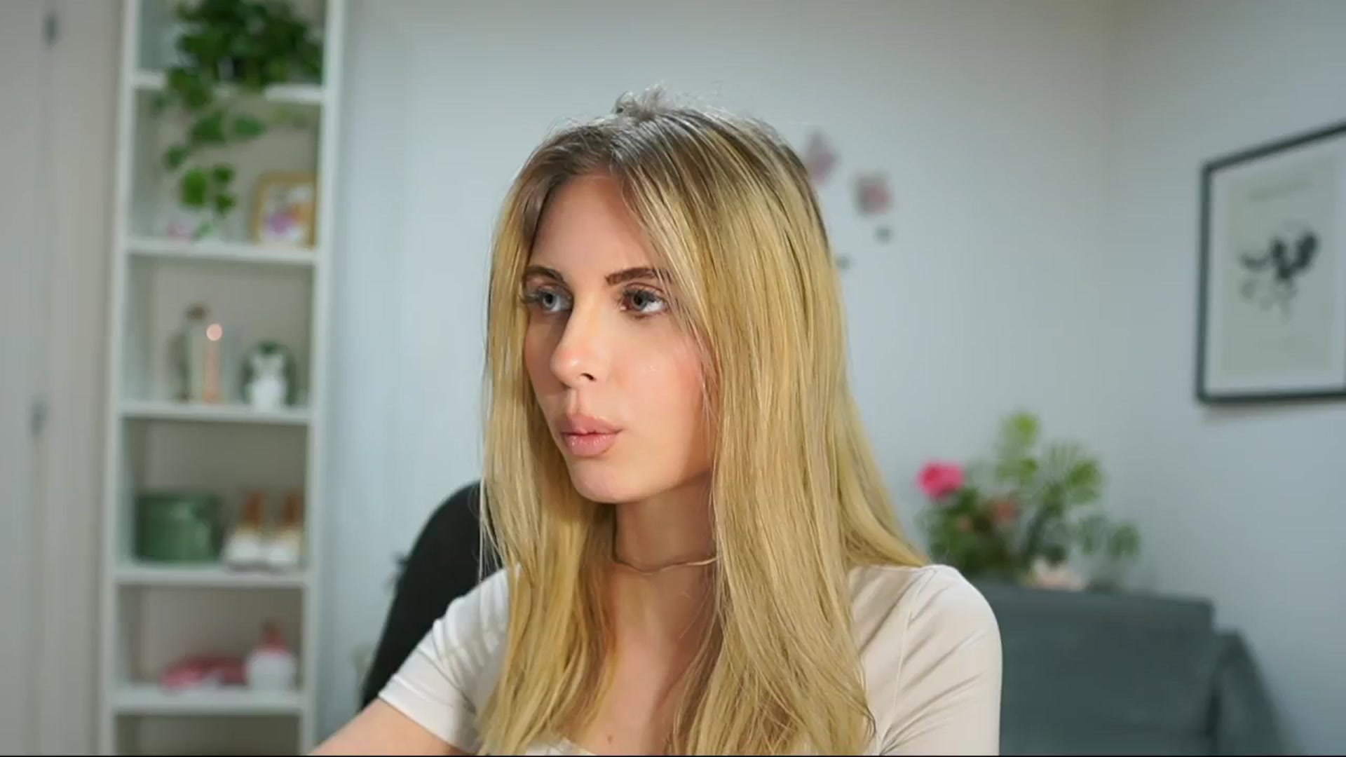Gallery image thumbnail from Catecrago_'s myfreecams stream on, 03/04/2025, 14:47 image 13 of 20