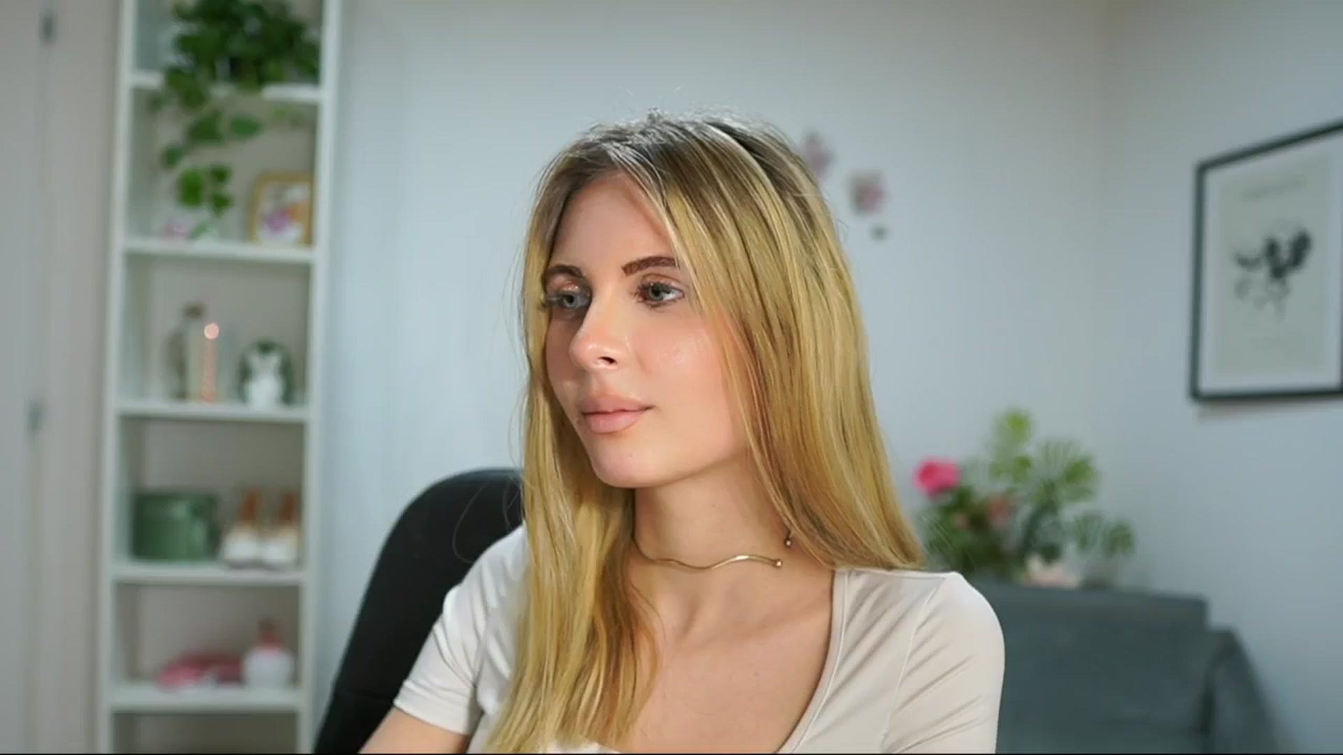 Gallery image thumbnail from Catecrago_'s myfreecams stream on, 03/04/2025, 16:59 image 19 of 20